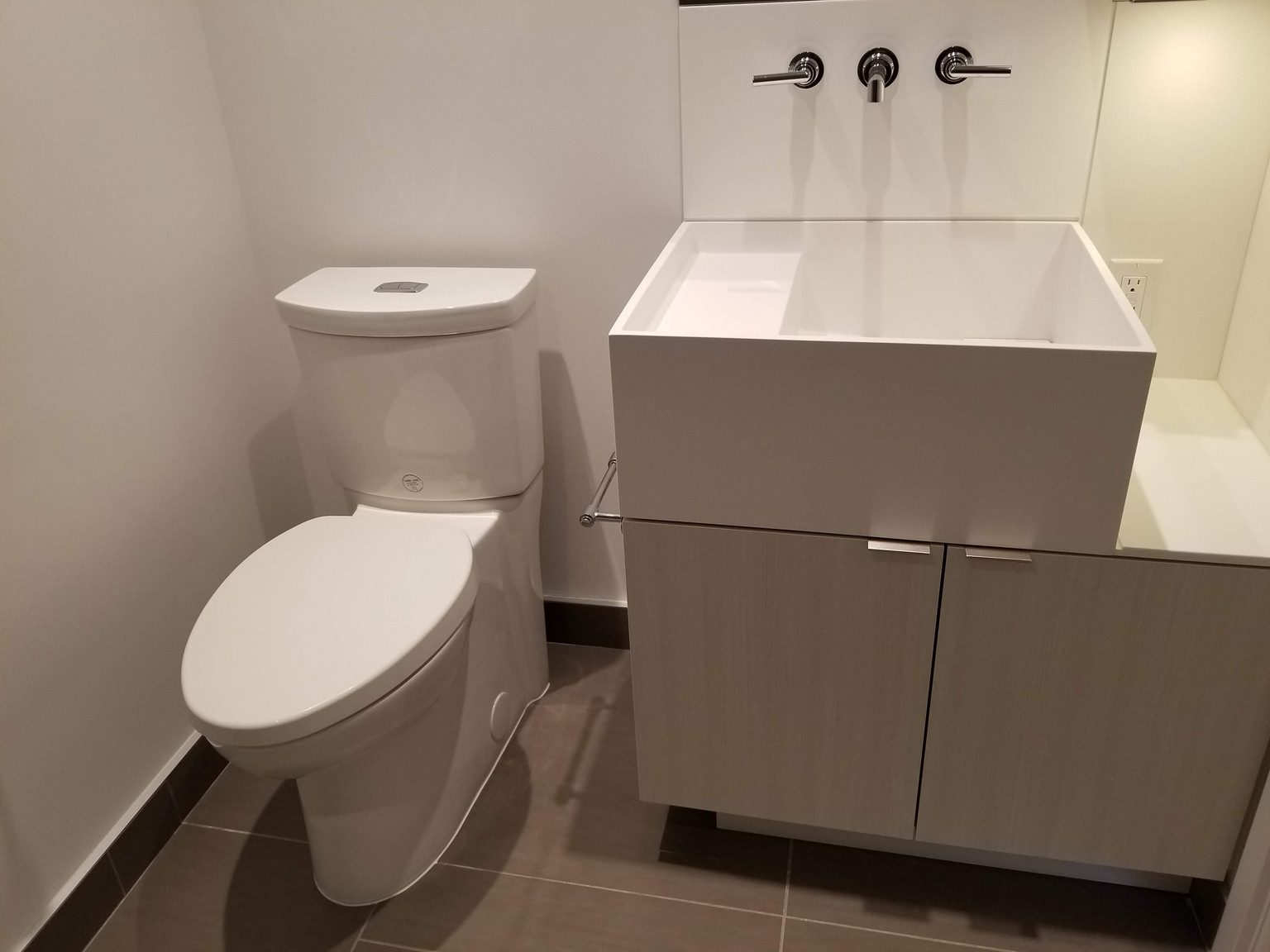 Beautiful 1 Bedroom in East Village - Photo 31