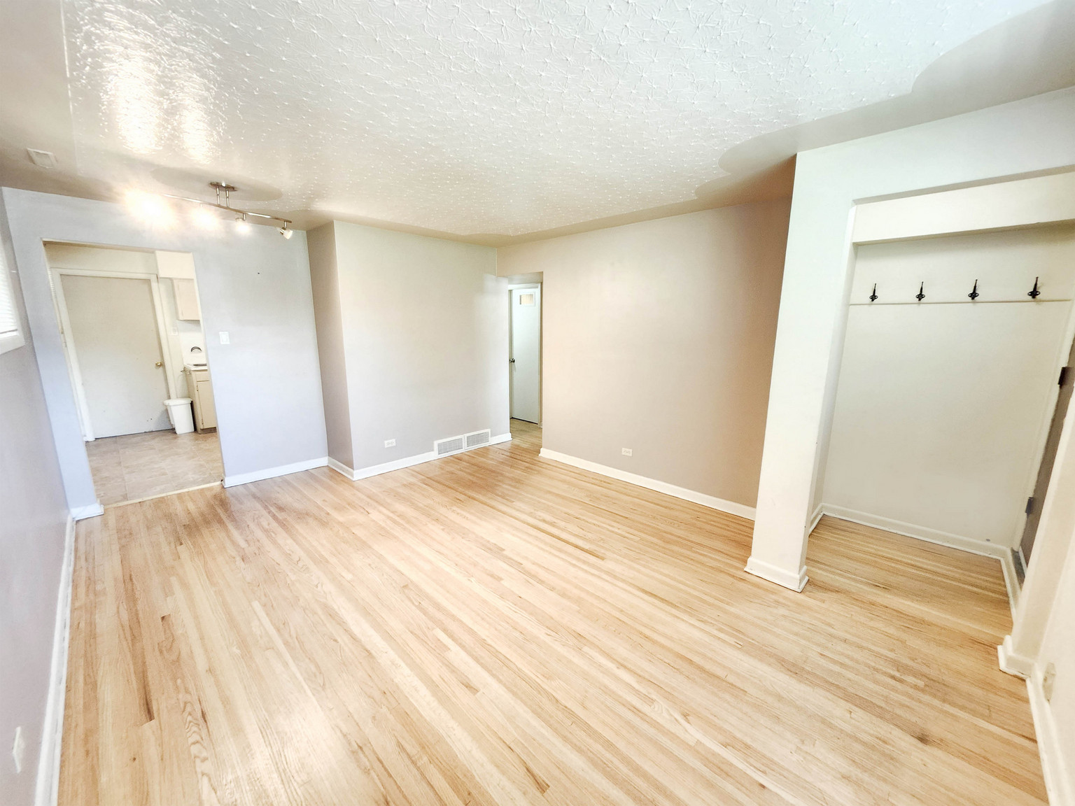 4728 Stanley Road SW - Photo 4