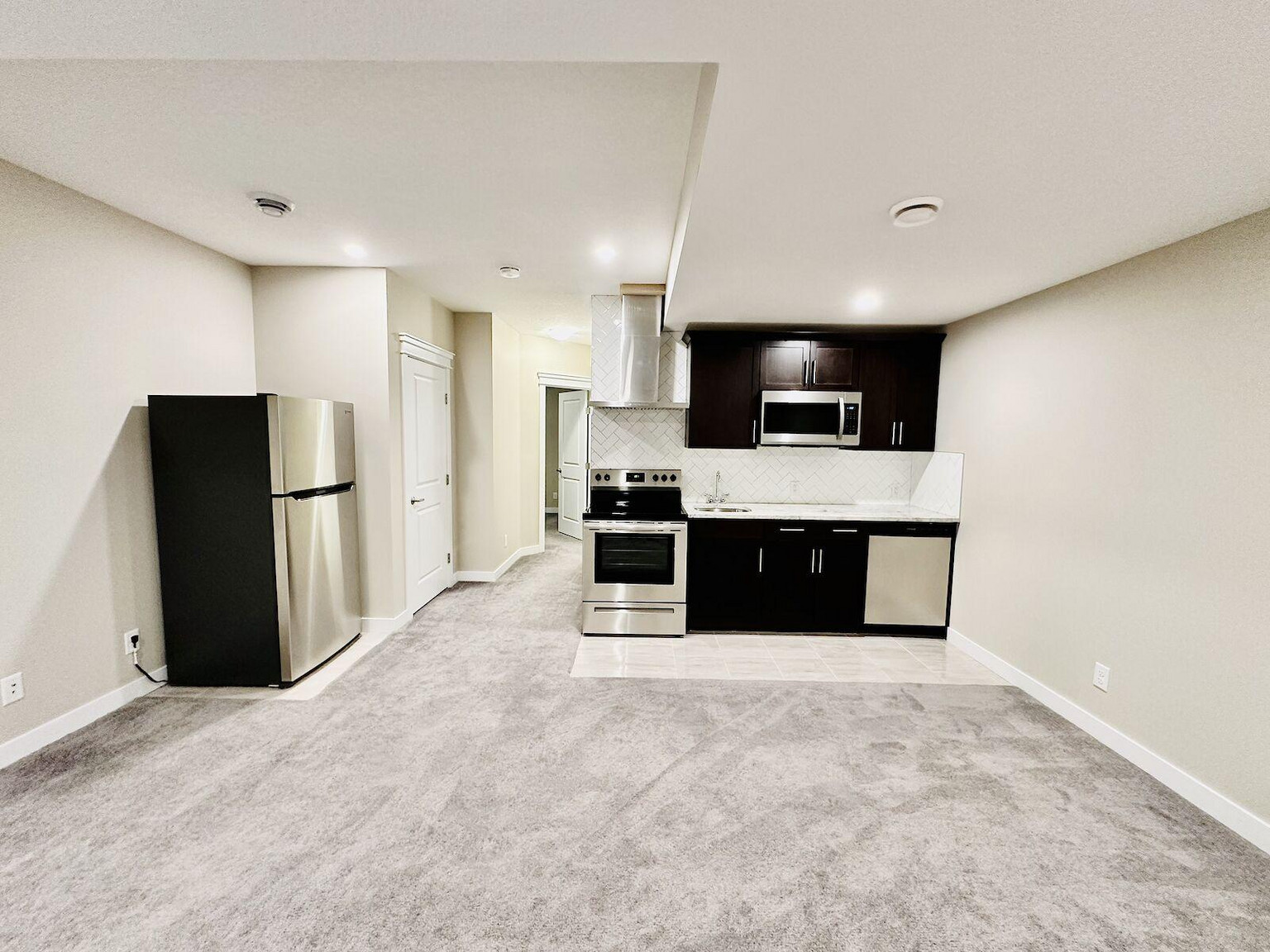 Lower, 109 Evanscrest Road NW - Photo 10