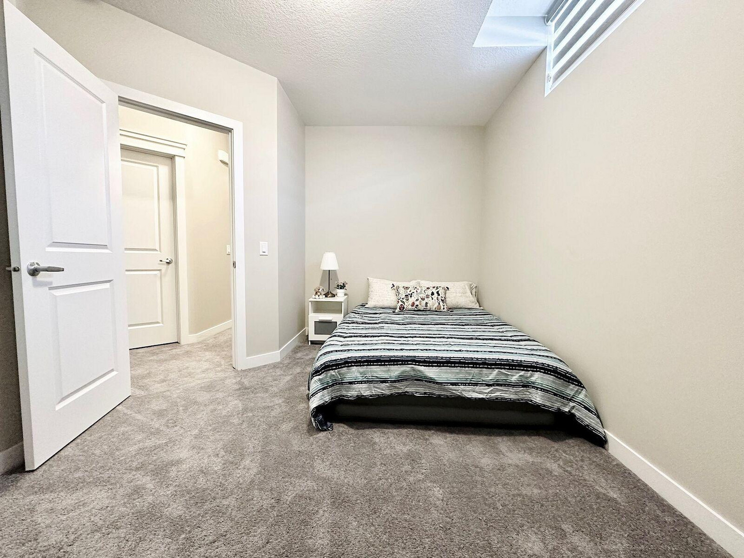 Lower, 109 Evanscrest Road NW - Photo 16