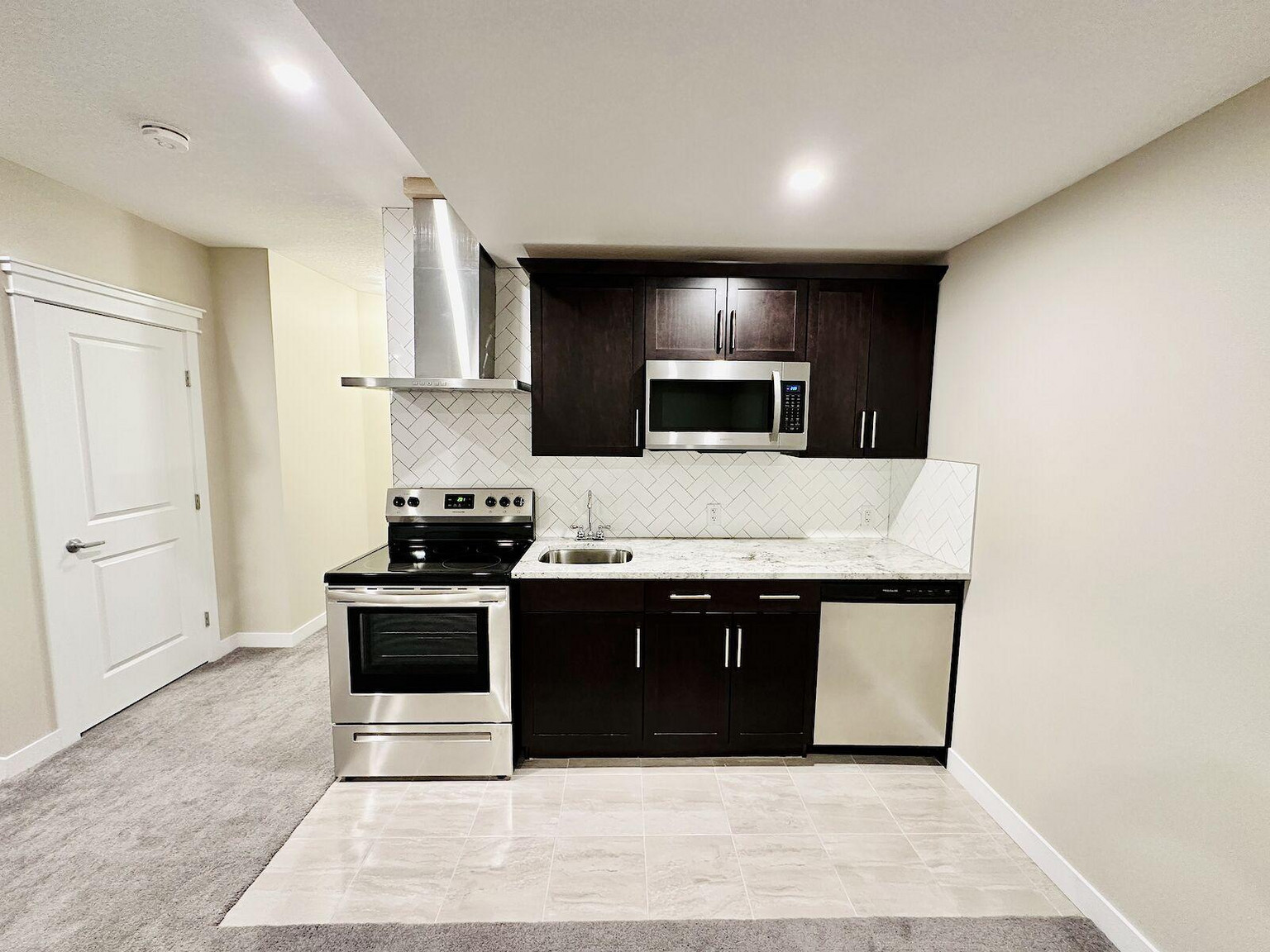 Lower, 109 Evanscrest Road NW - Photo 8