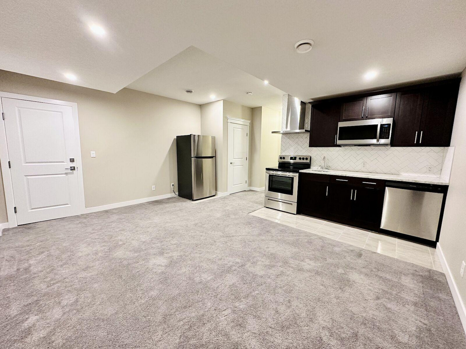 Lower, 109 Evanscrest Road NW - Photo 12