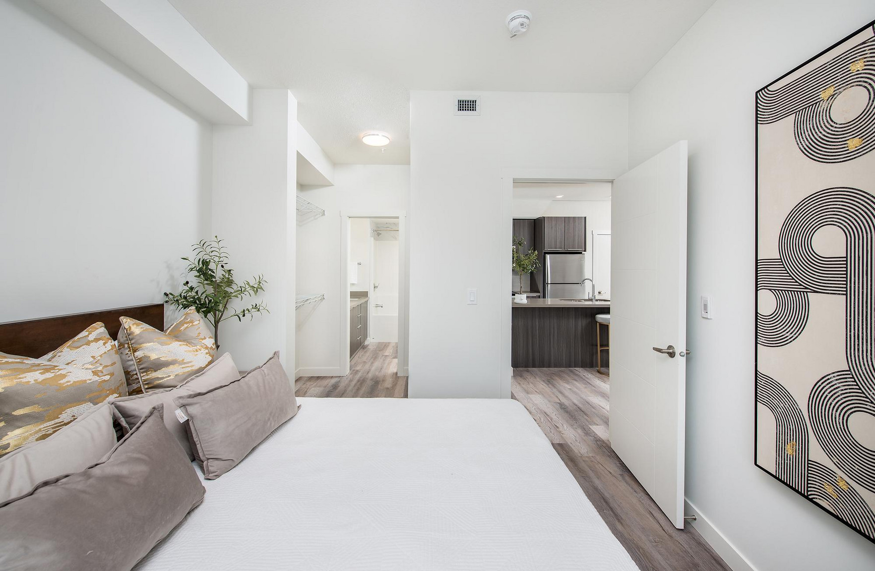 Henday Suites - Photo 17