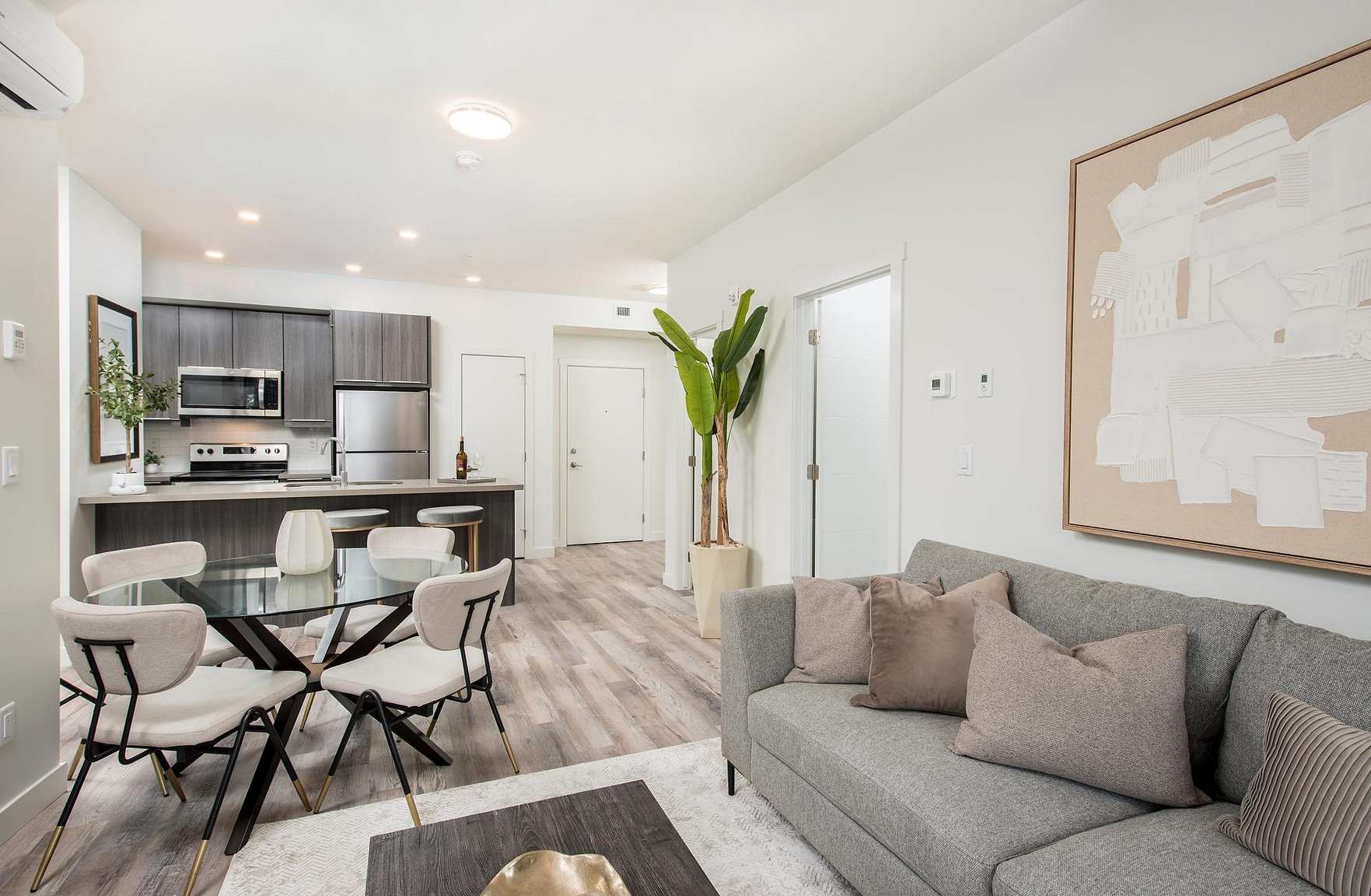 Henday Suites - Photo 6