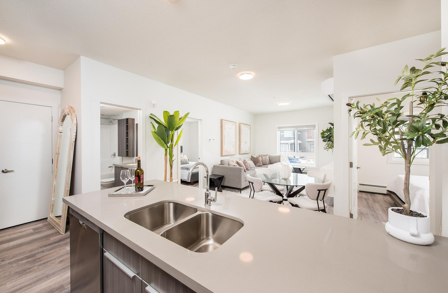 Henday Suites - Photo 8
