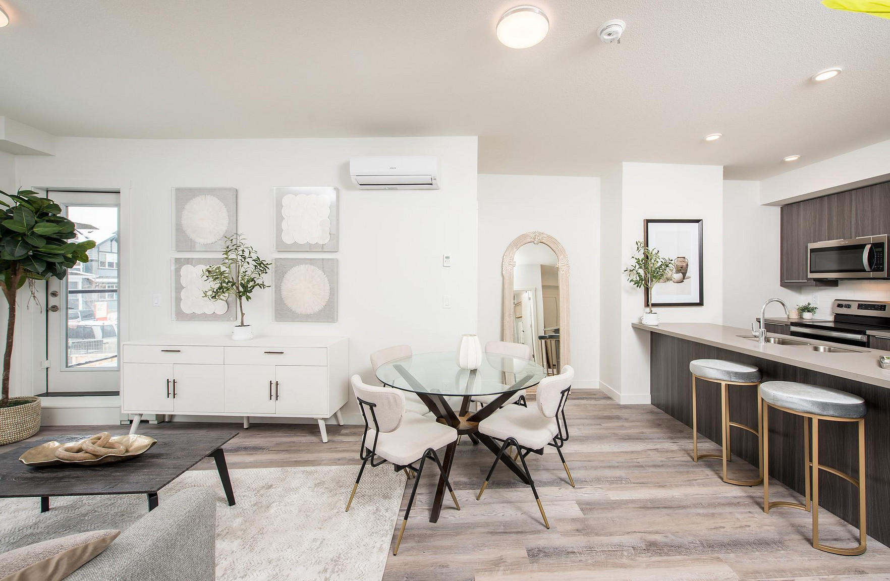 Henday Suites - Photo 9
