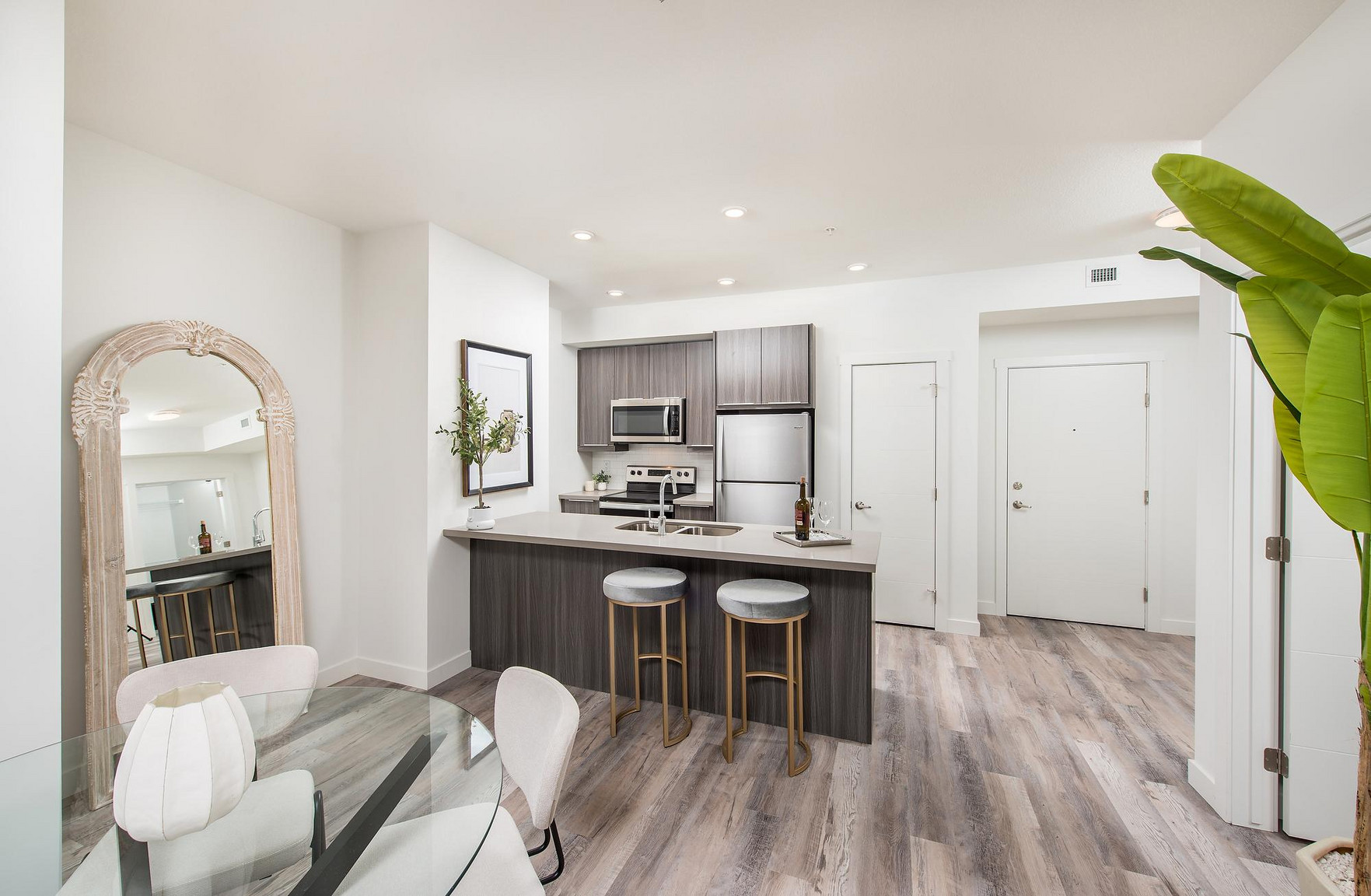 Henday Suites - Photo 3