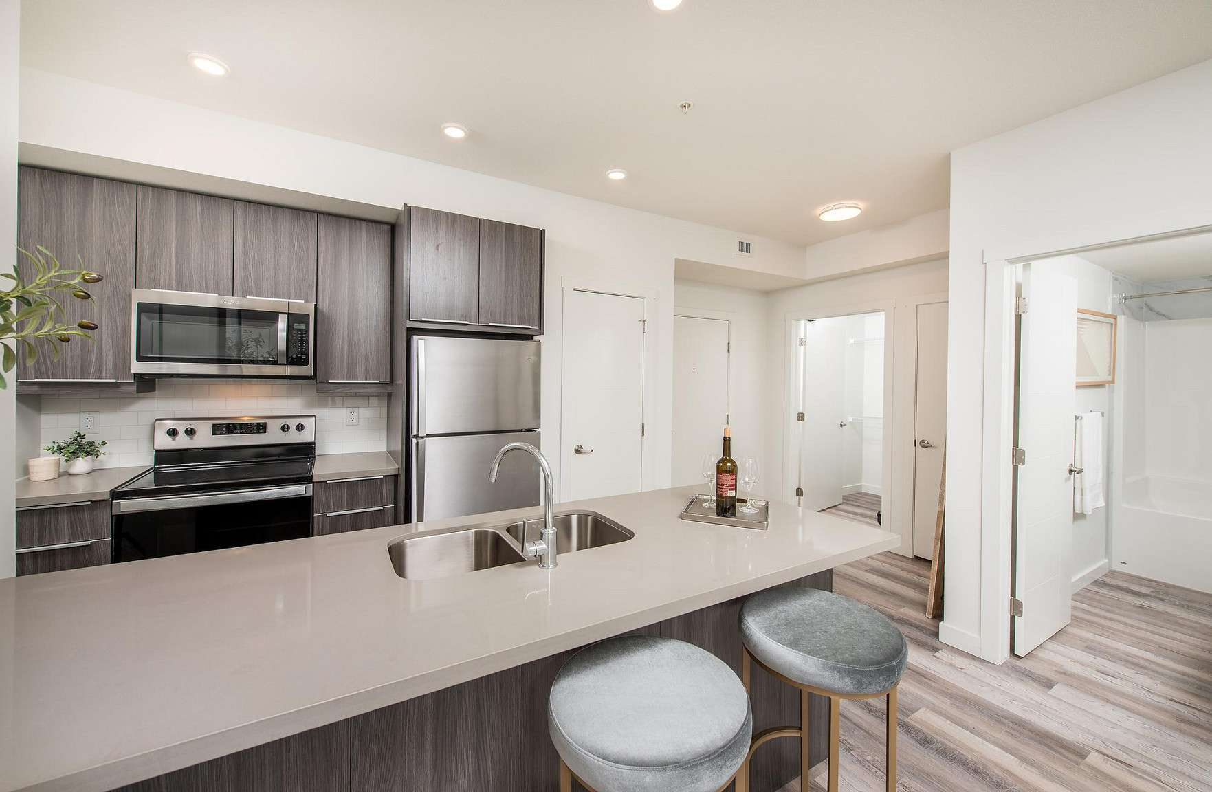 Henday Suites - Photo 4