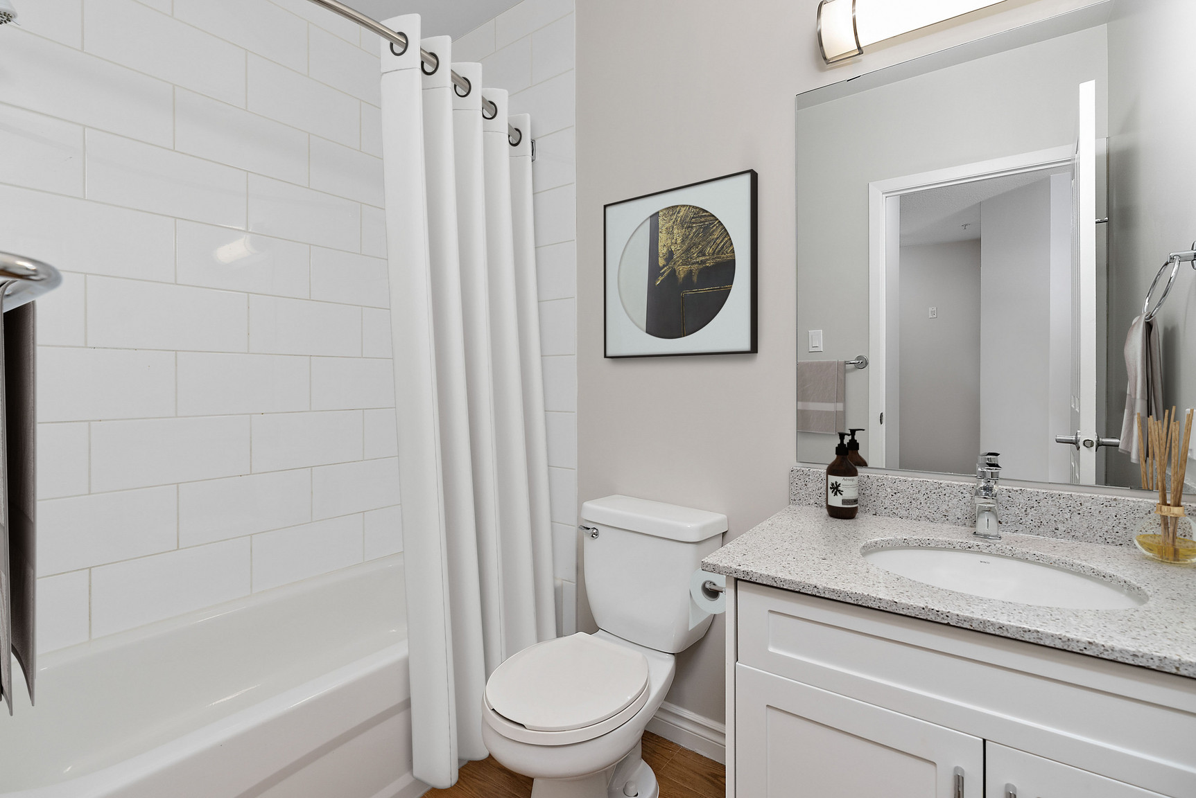 Park Square Apartments - Photo 9