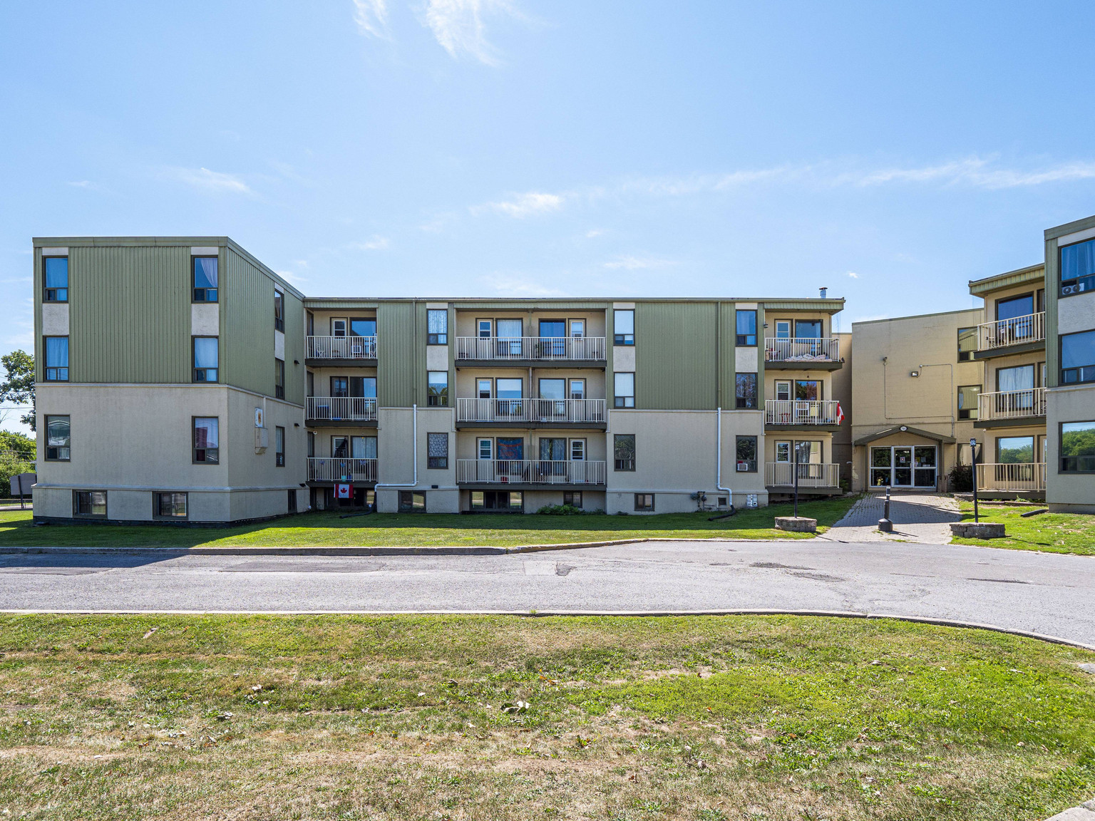 Treeview Apartments - Photo 2