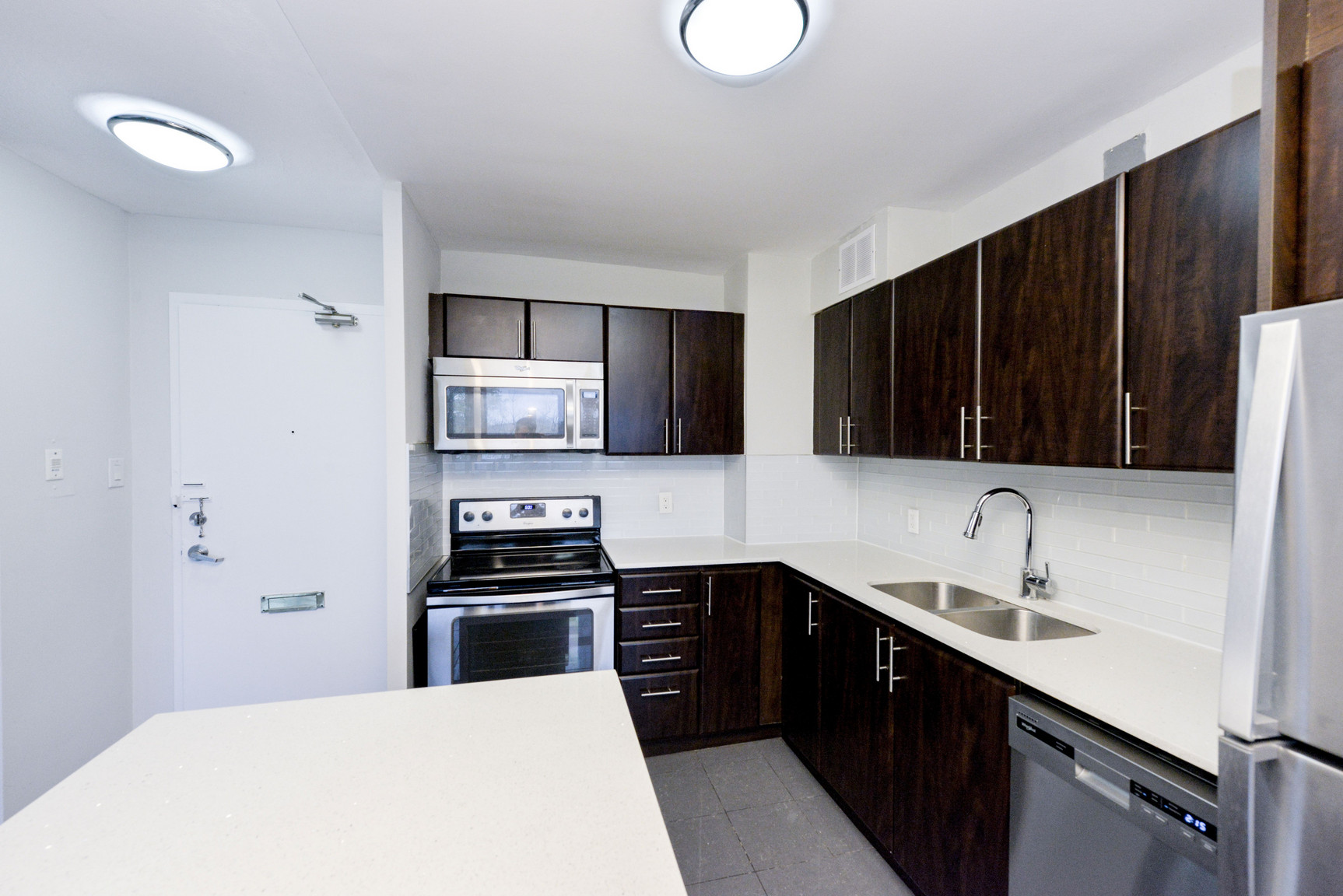Almore Apartments - Photo 4