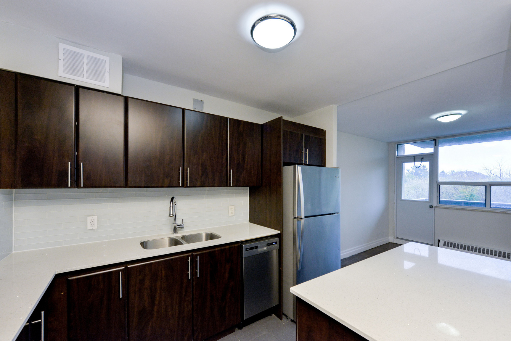 Almore Apartments - Photo 5