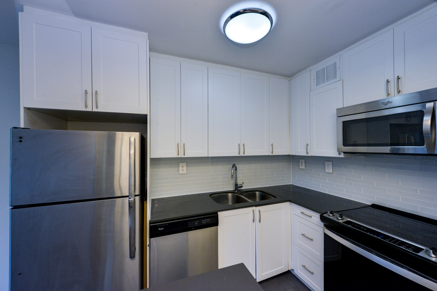 Almore Apartments - Photo 15