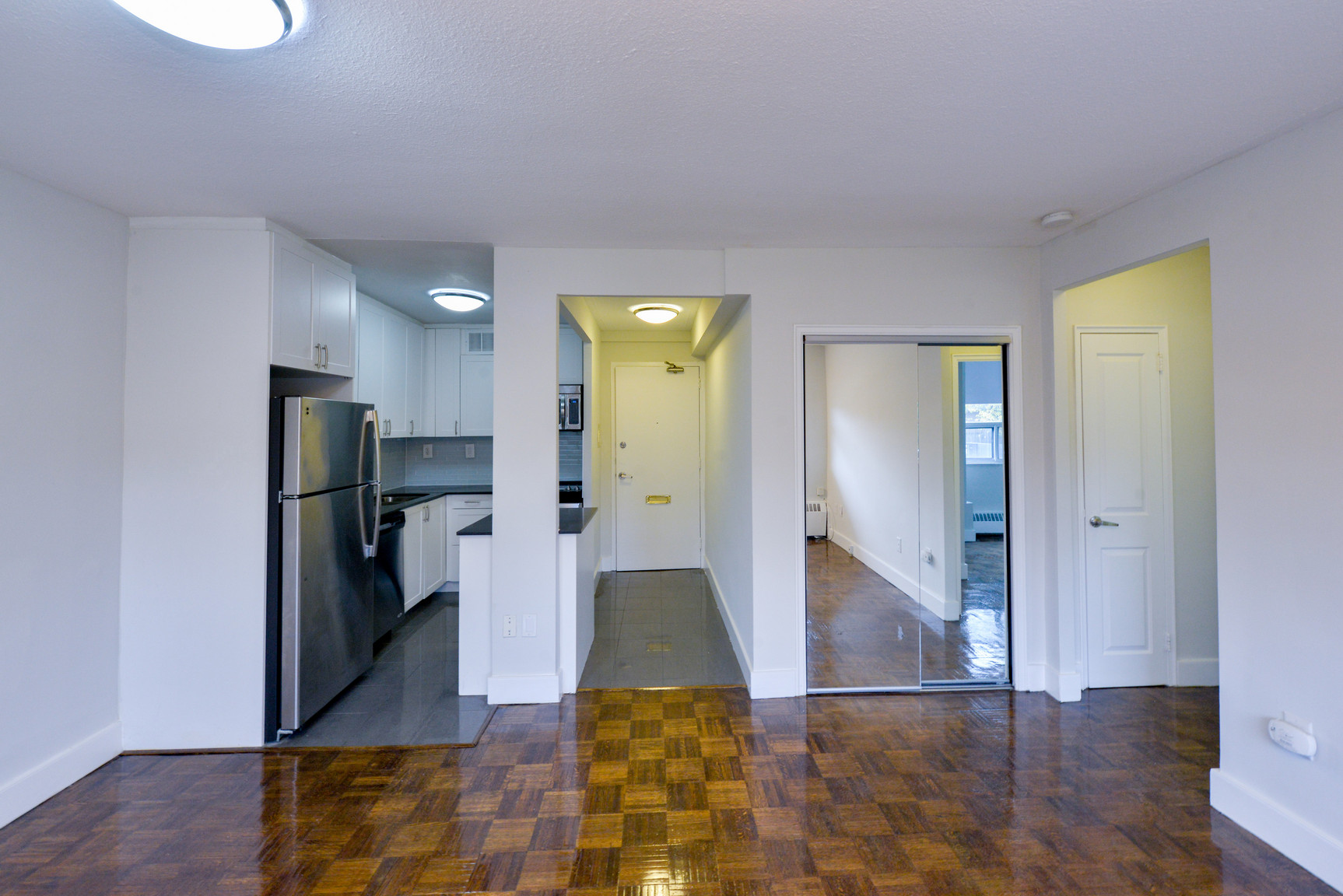 Almore Apartments - Photo 18