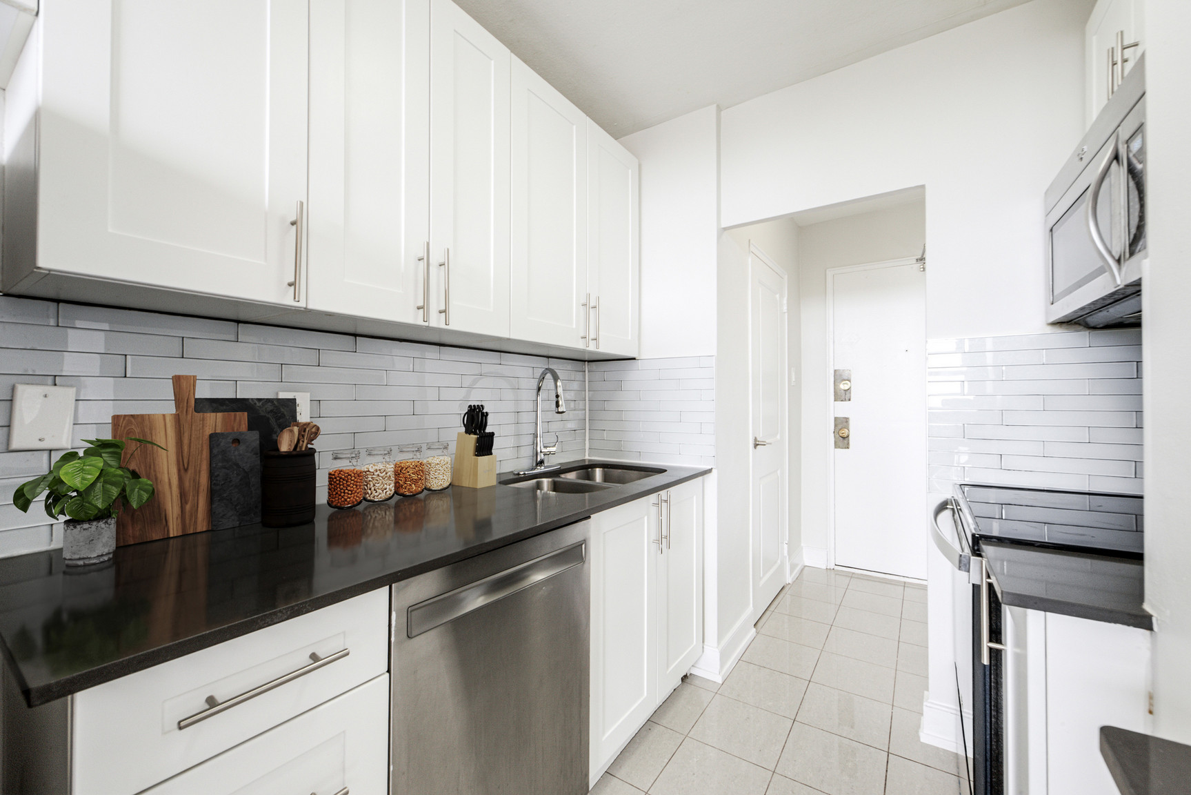 Cedarwood Suites - Photo 10