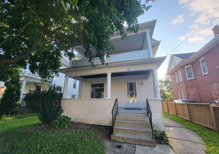221 Hellems Ave