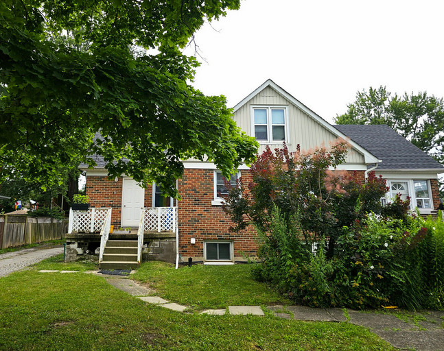 5 Rivercrest Drive