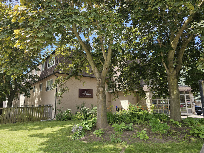358 Queenston Street