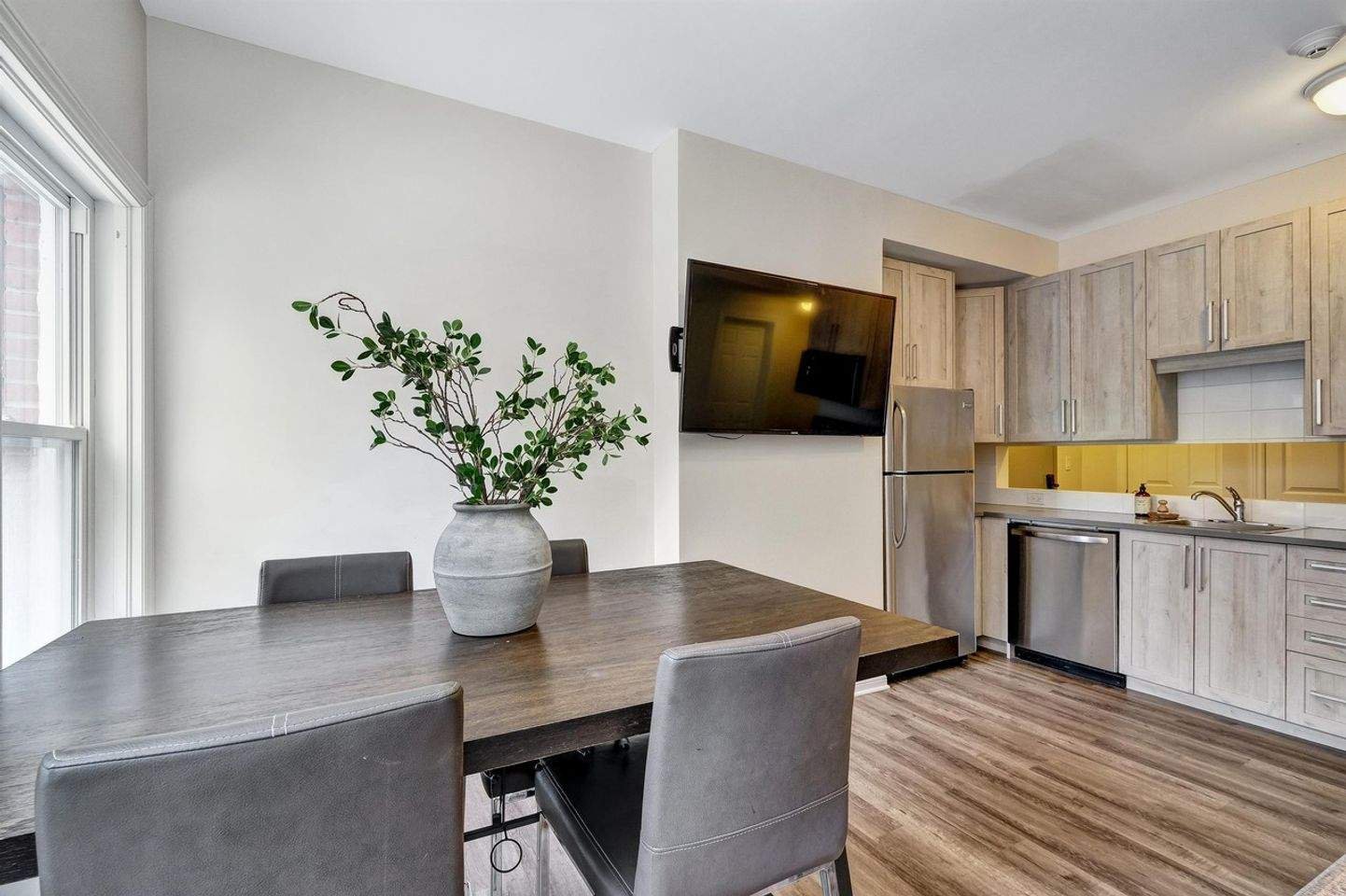 84 Russell Avenue - Photo 4