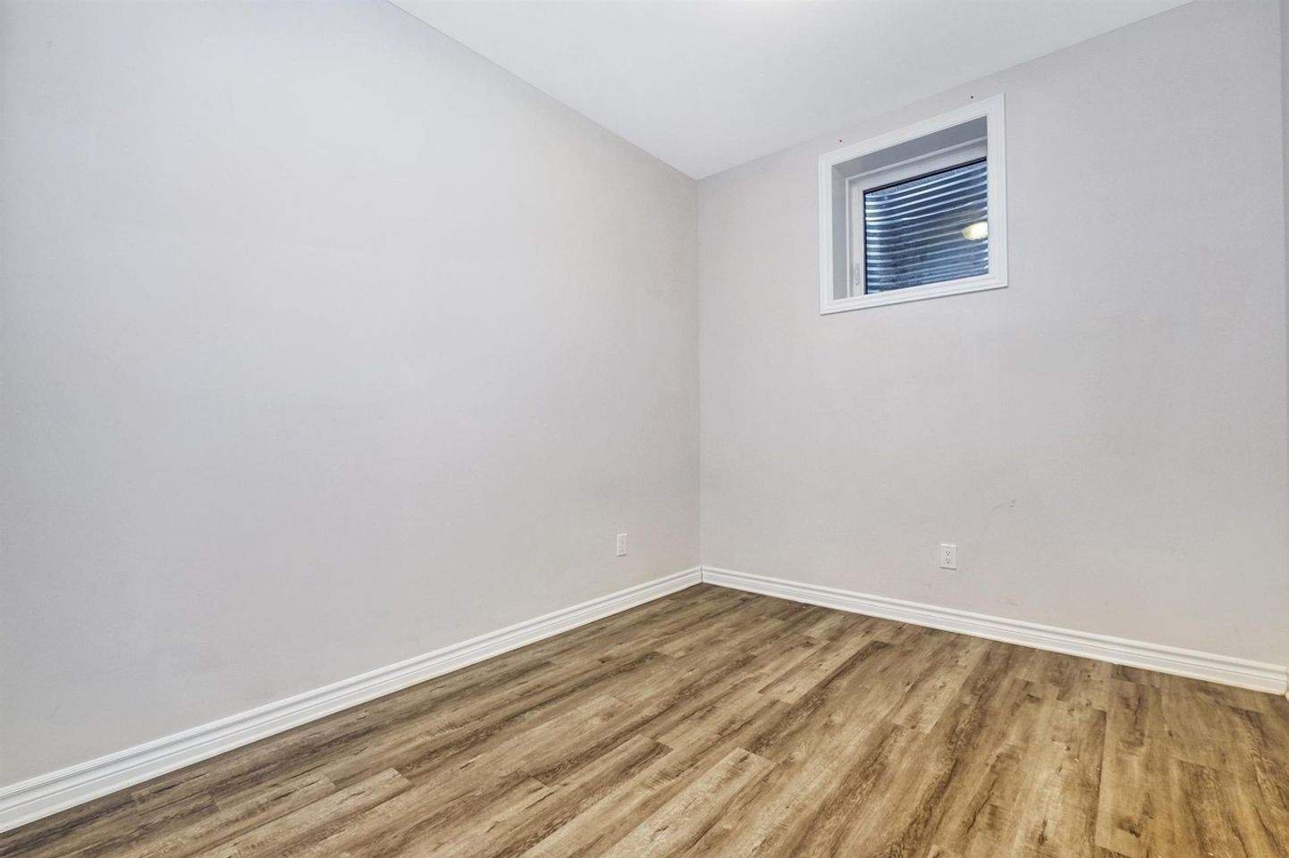 84 Russell Avenue - Photo 9