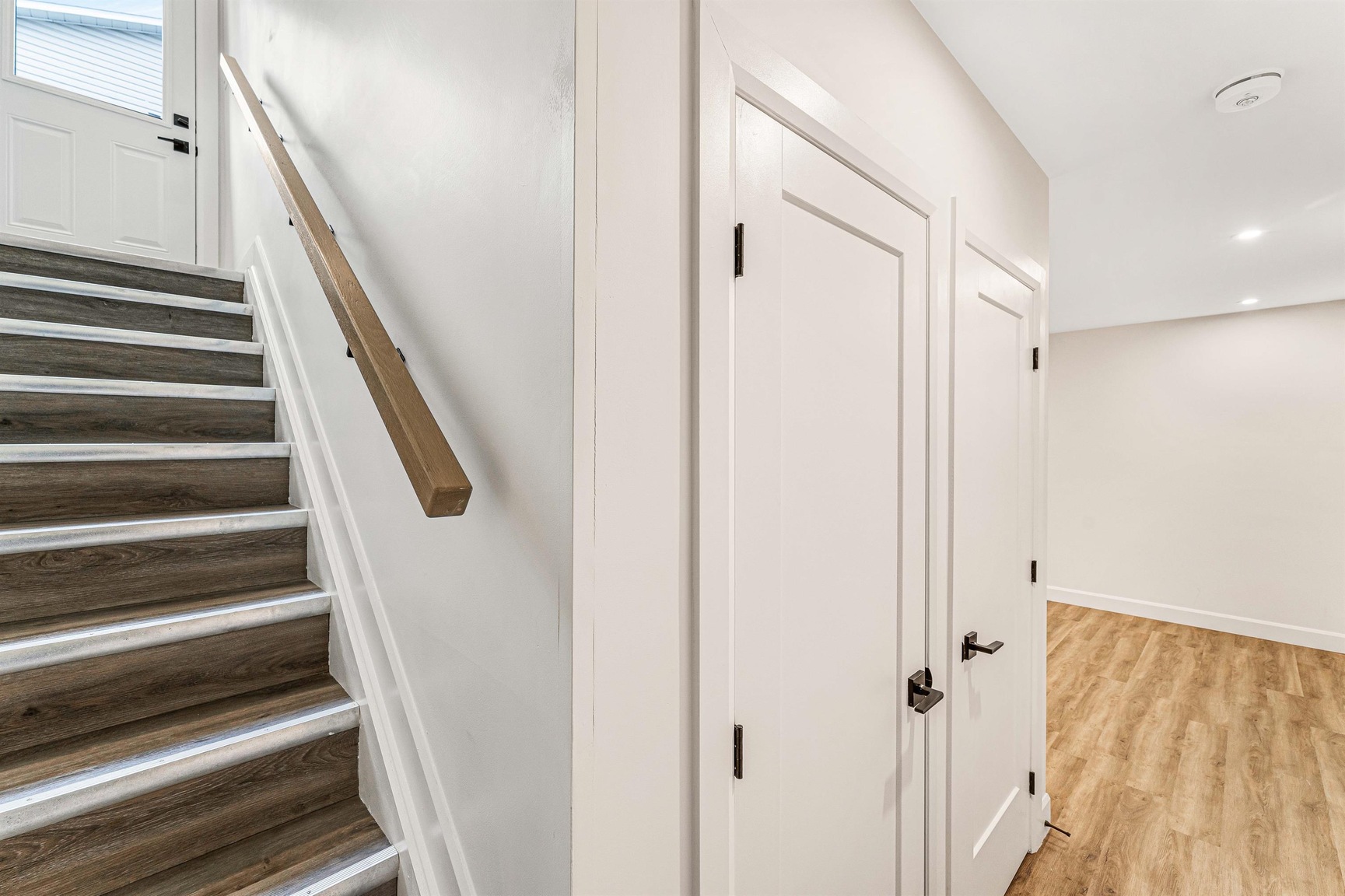 845 Woodroffe Avenue - Photo 2