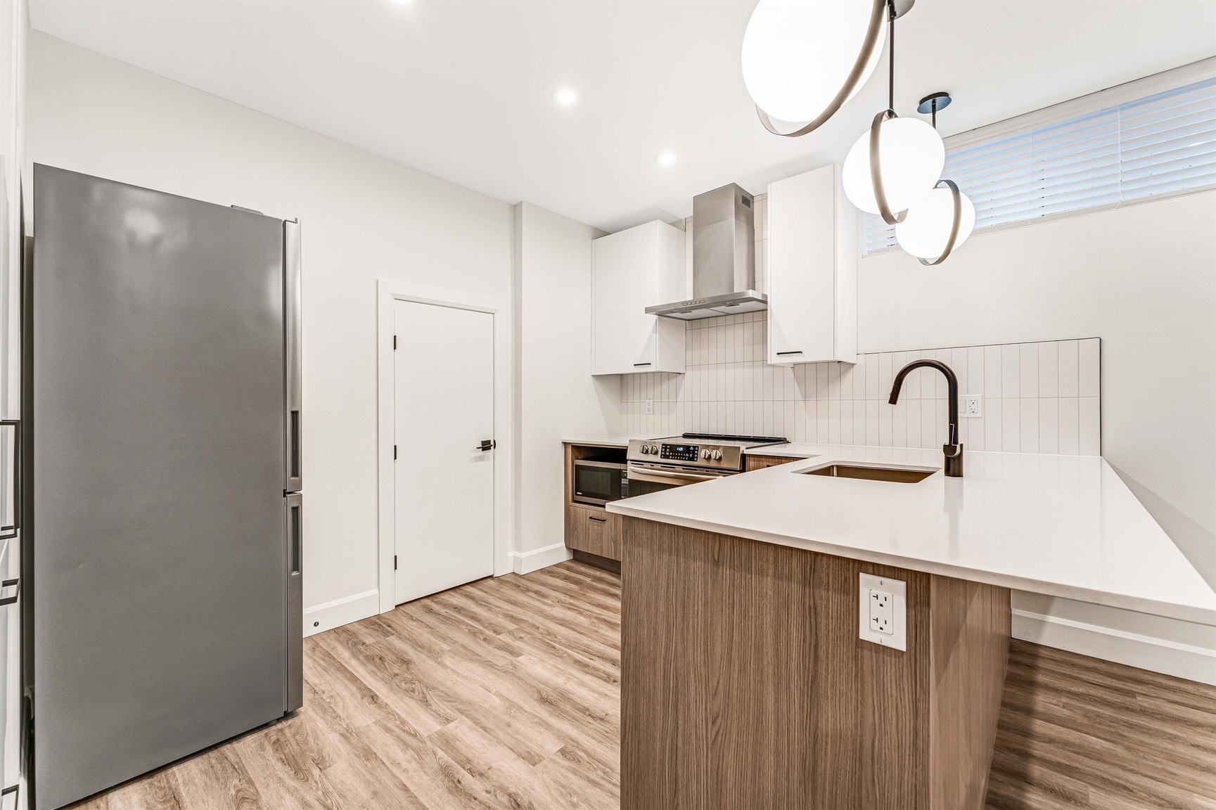 845 Woodroffe Avenue - Photo 5