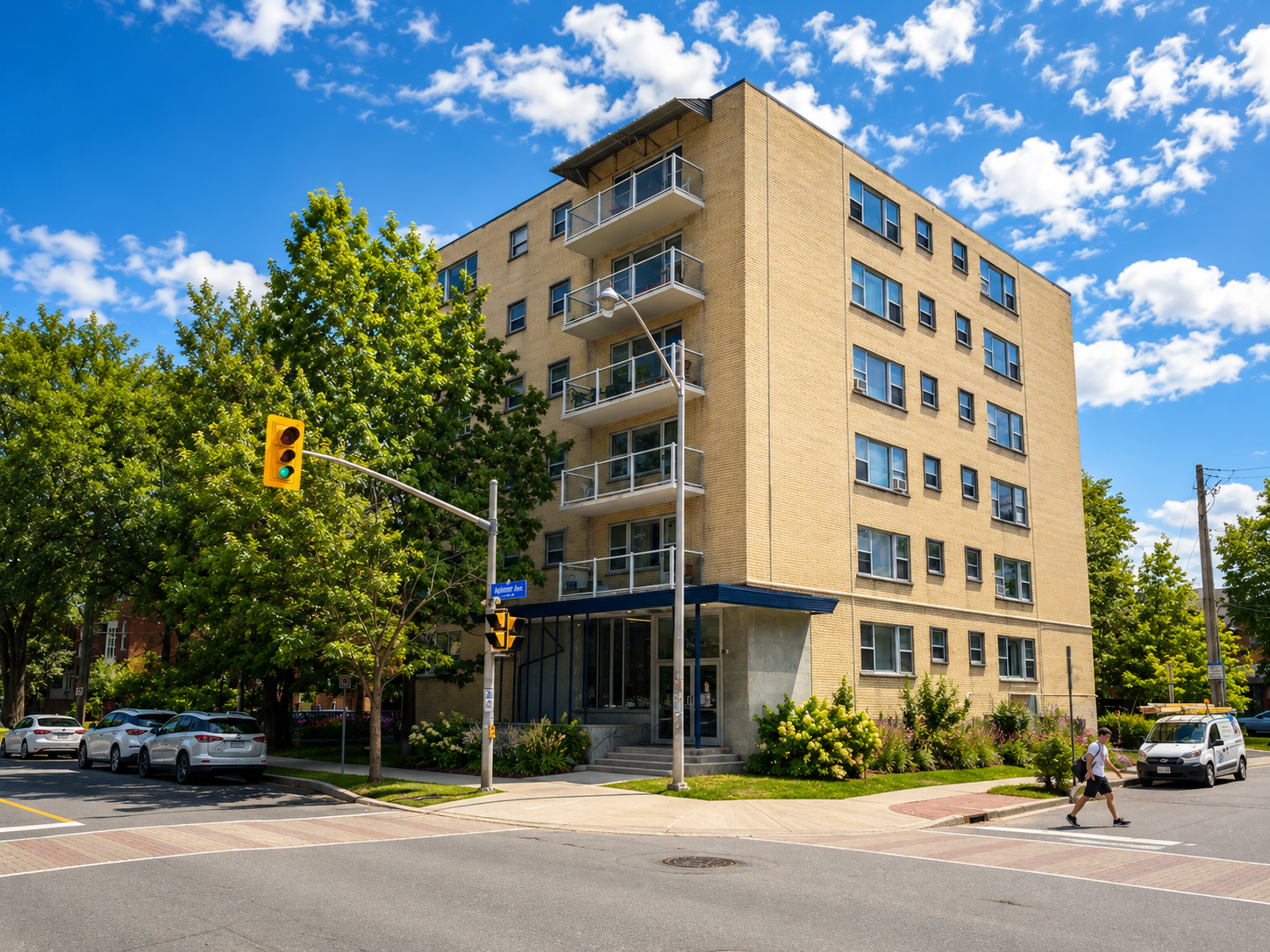 280 Laurier E. - Photo 2