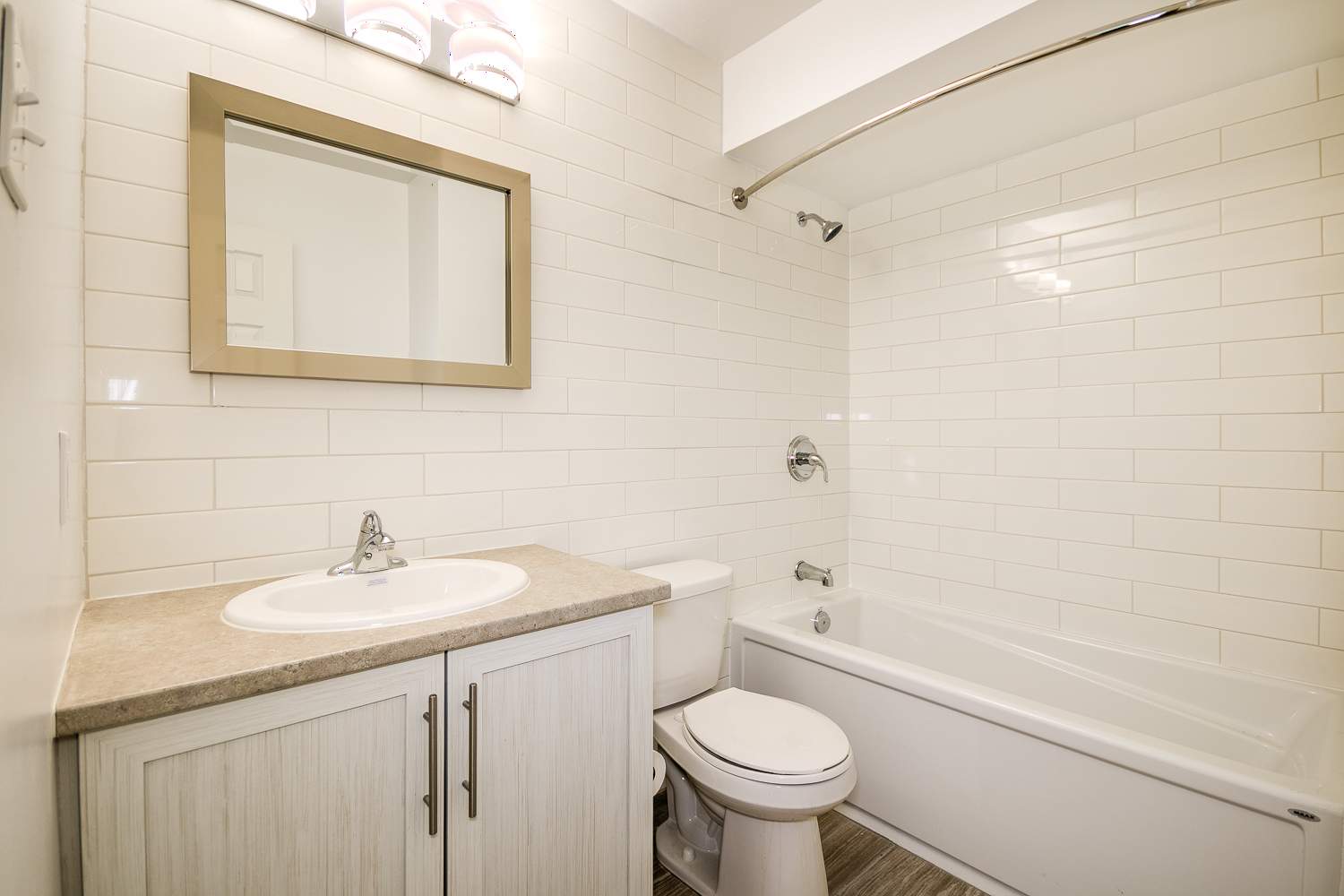 Lakeshore Villa - Photo 8