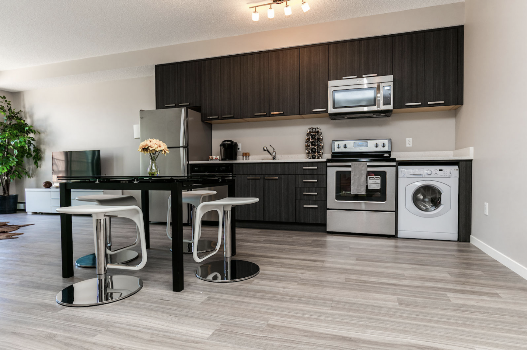 Inglewood 1410 - Photo 3