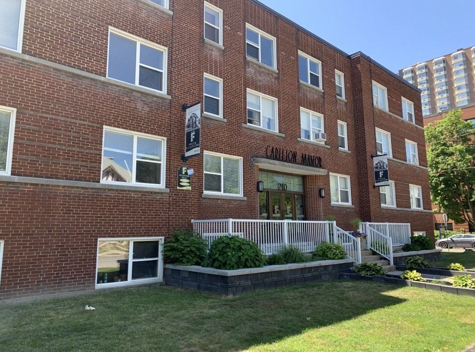 210 Chapel St., Ottawa, ON K1N 7Y5 — photo 1
