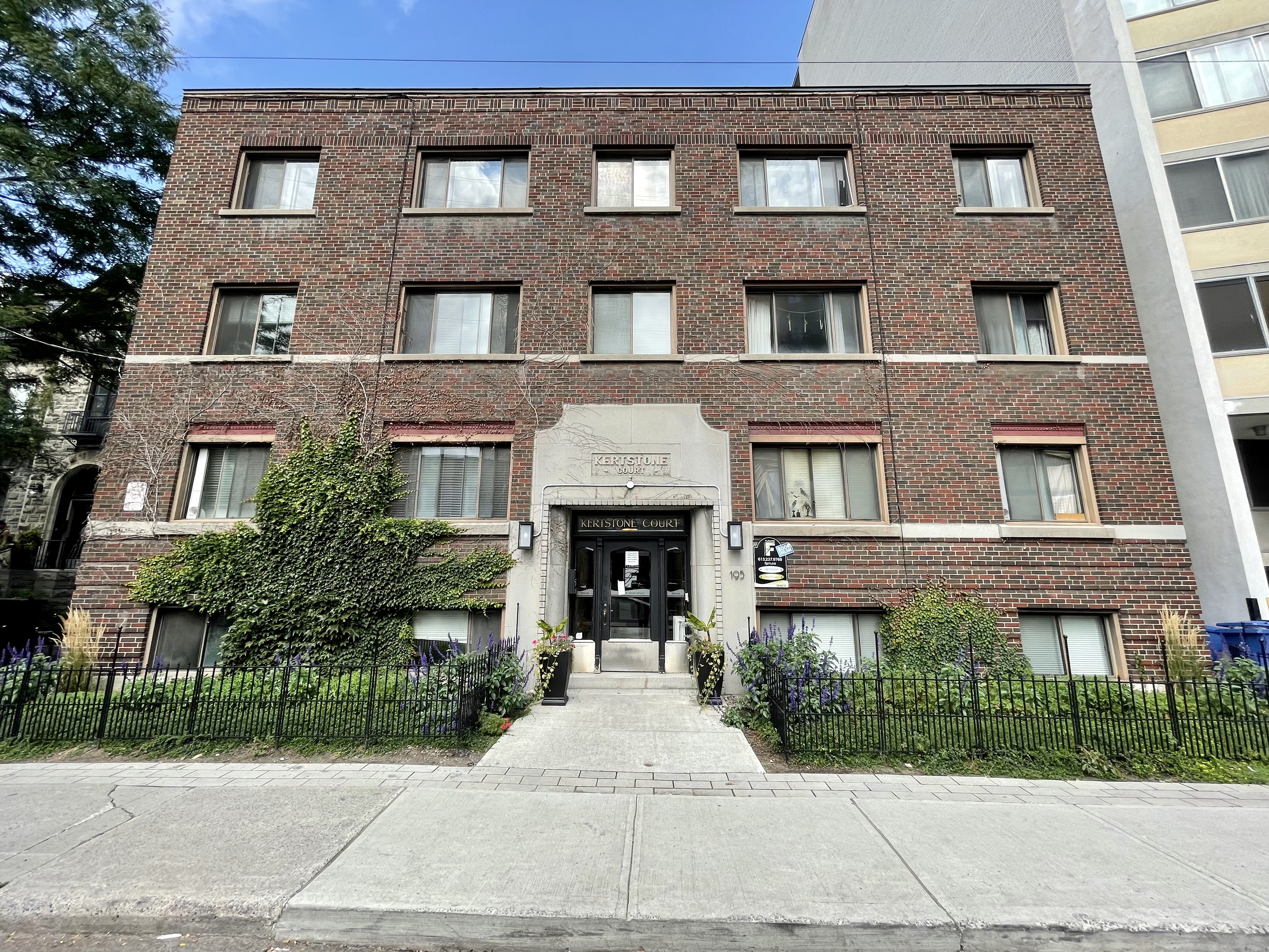 195 Cooper St, Ottawa, ON K2P 1L6 — photo 1