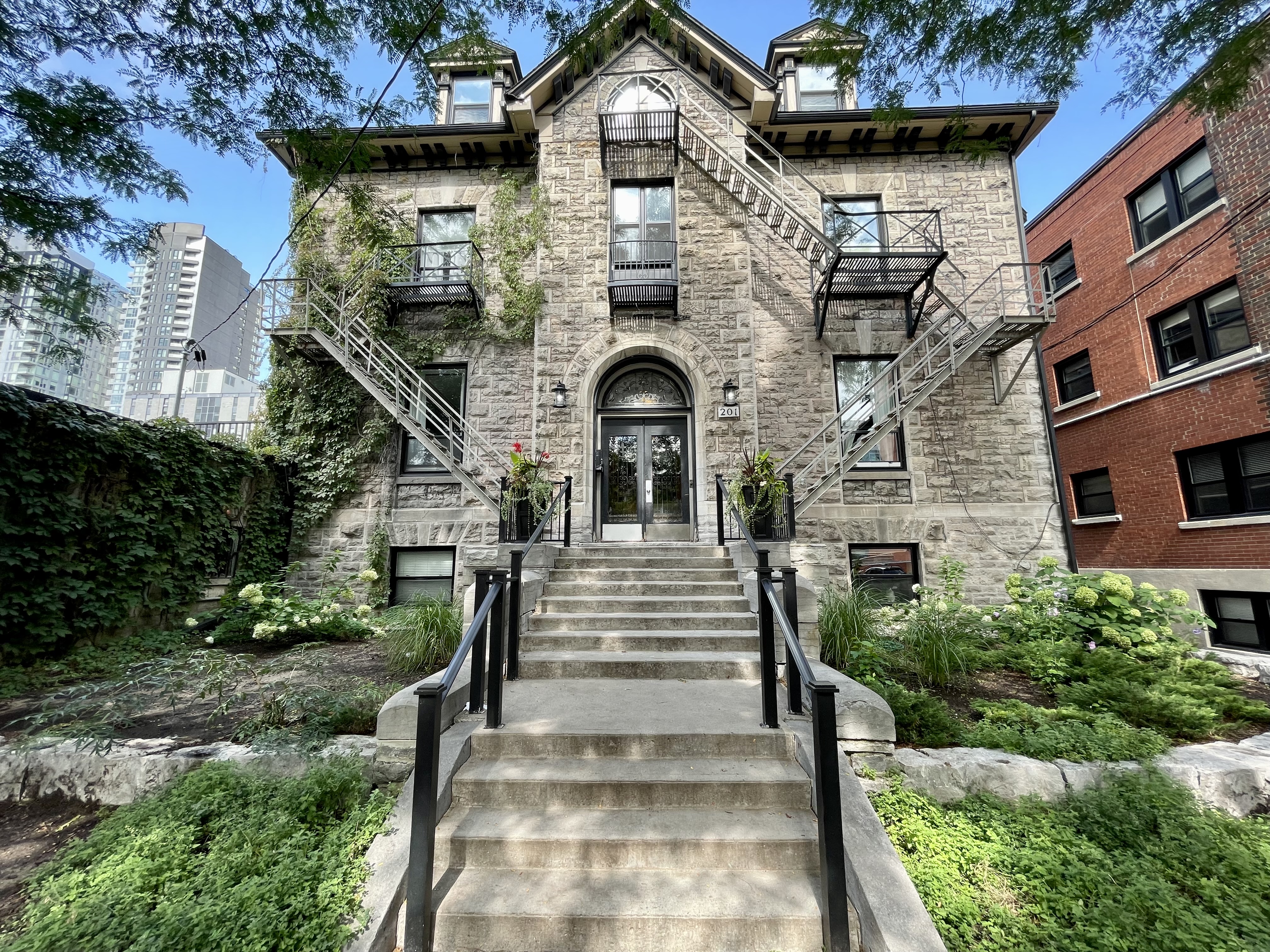 201 Cooper St., Ottawa, ON K2P 0E7 — photo 1