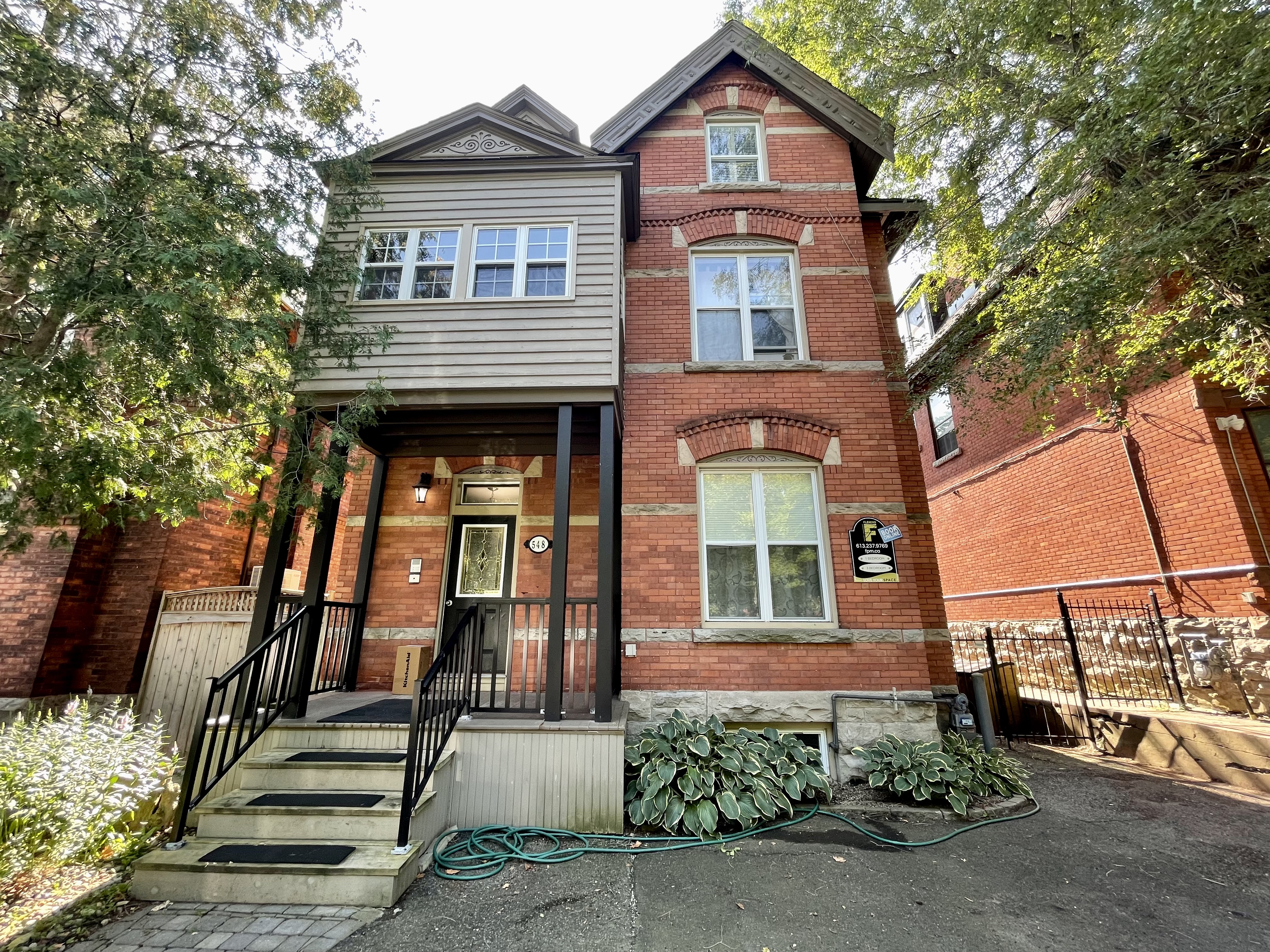 548 MacLaren, Ottawa, ON K1R 5K7 — photo 1