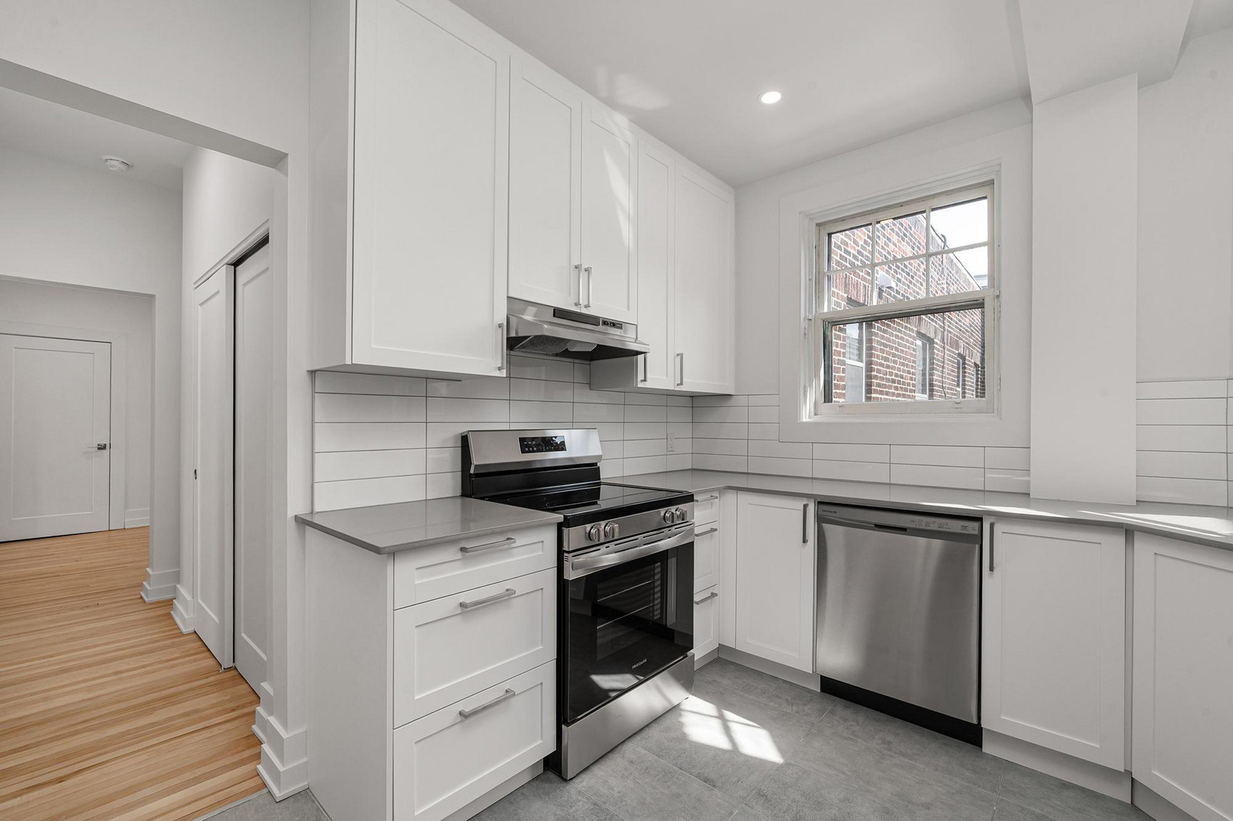 2076 Sherbrooke  - Photo 19