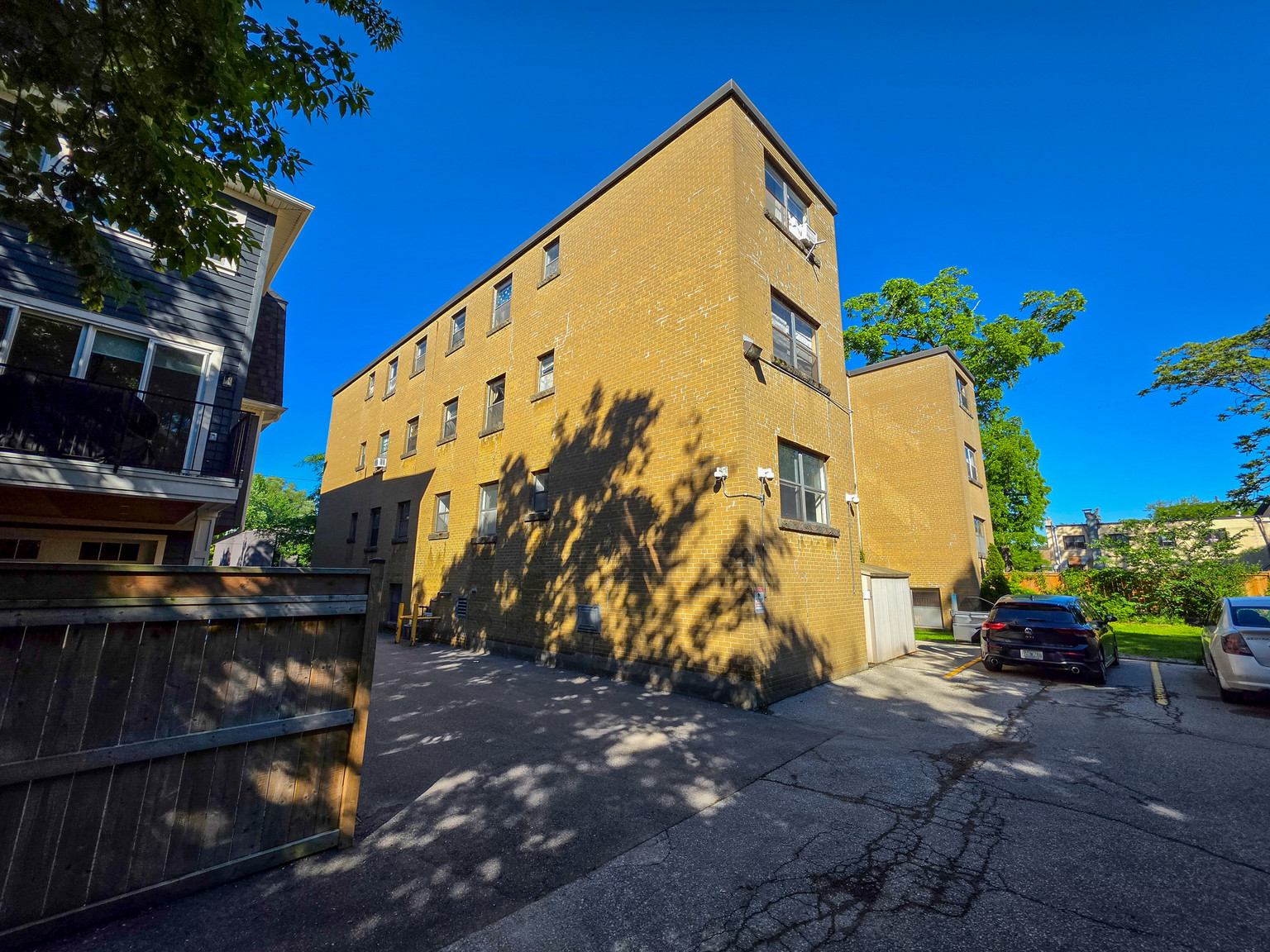 Snow Manor Apartments, Oakvile - Photo 27