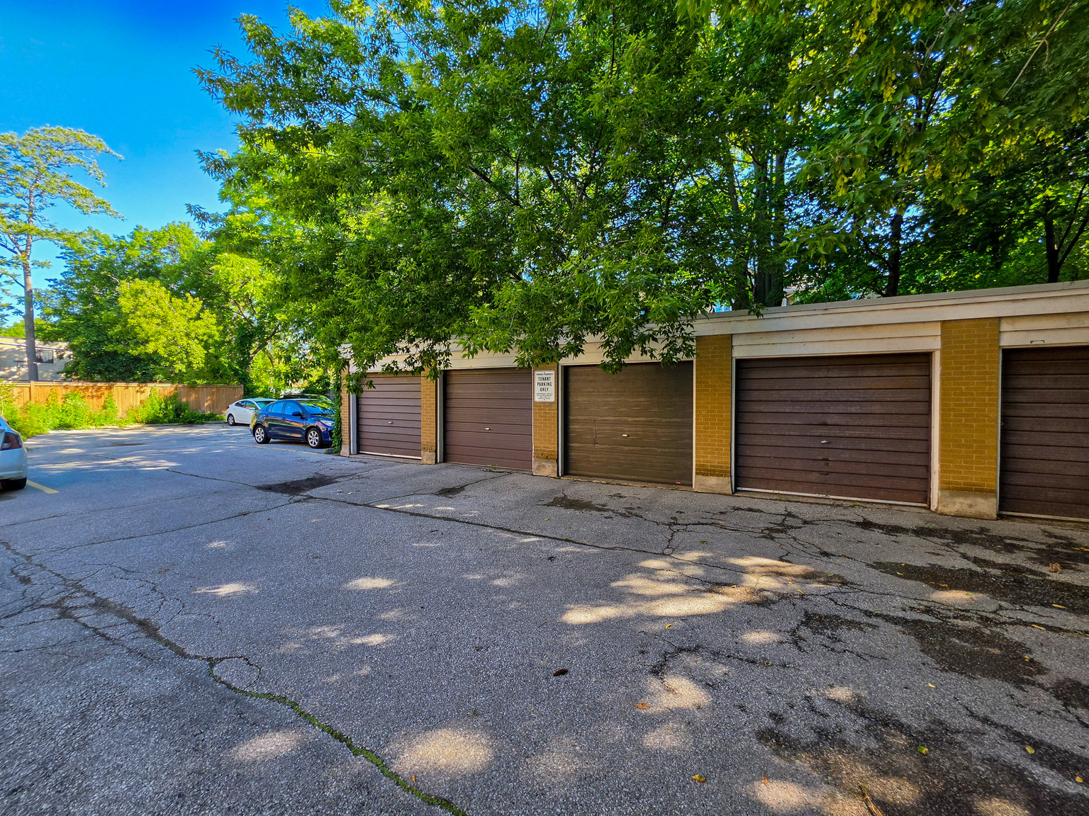 Snow Manor Apartments, Oakvile - Photo 33