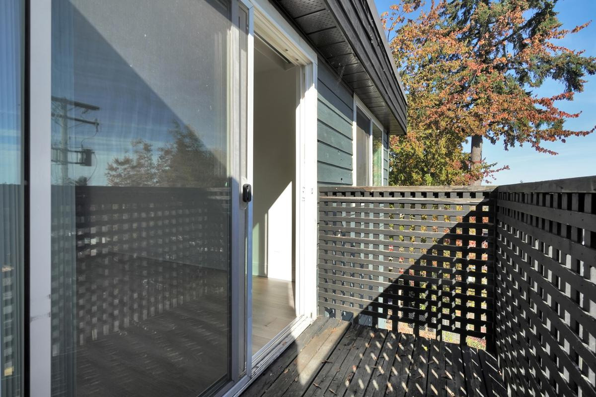 847 Howard Avenue - Photo 8