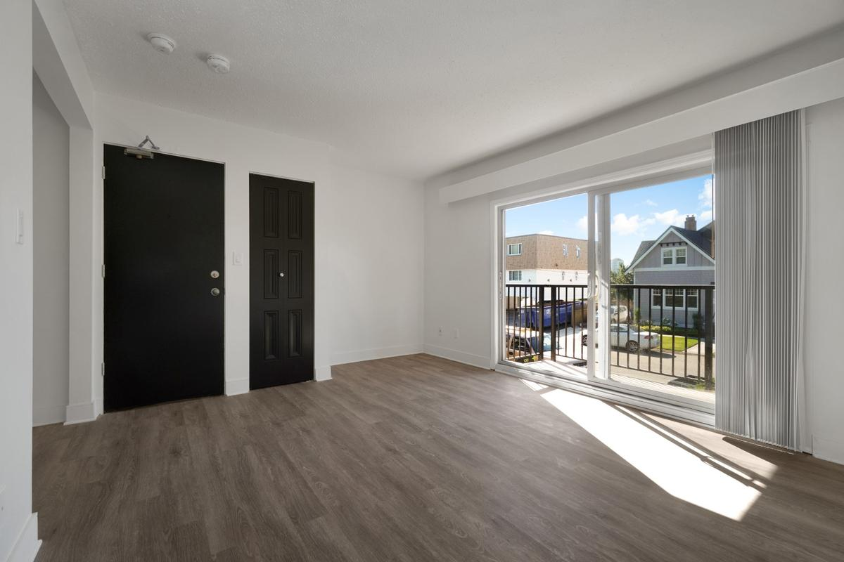 Beach House - Photo 12