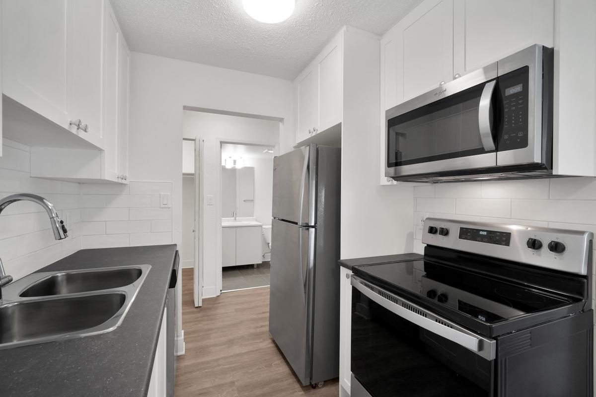 Parkside Manor - Photo 2