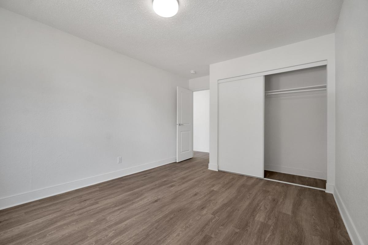 Parkside Manor - Photo 10