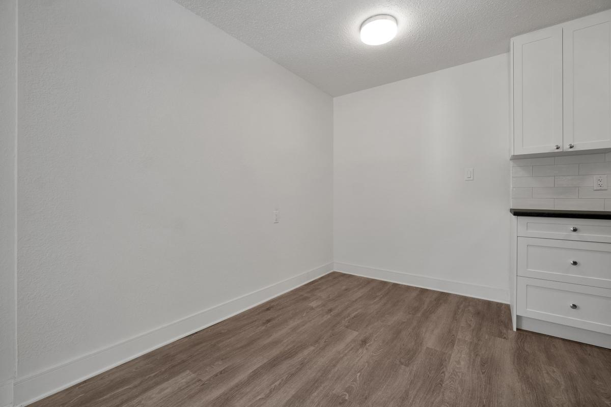 Parkside Manor - Photo 15