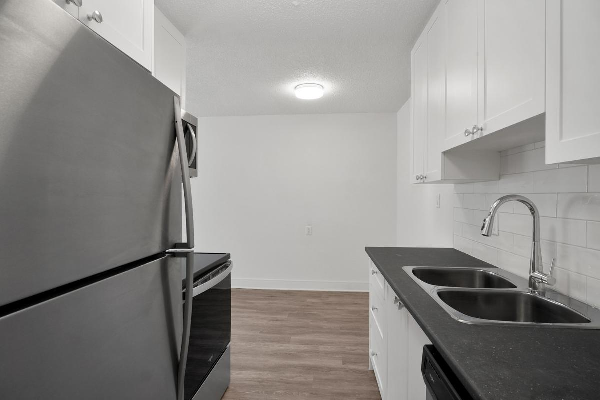 Parkside Manor - Photo 19