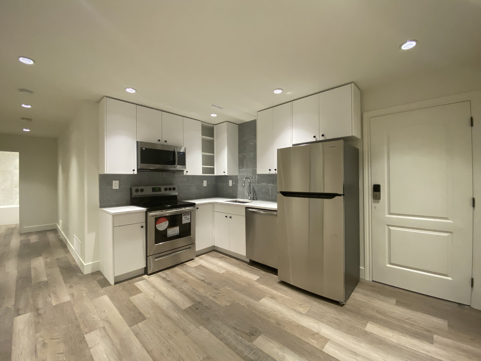 15632 37 AVE - Photo 3