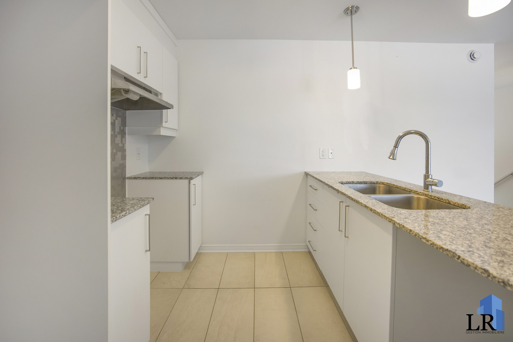 371 Chemin McConnell — photo 2