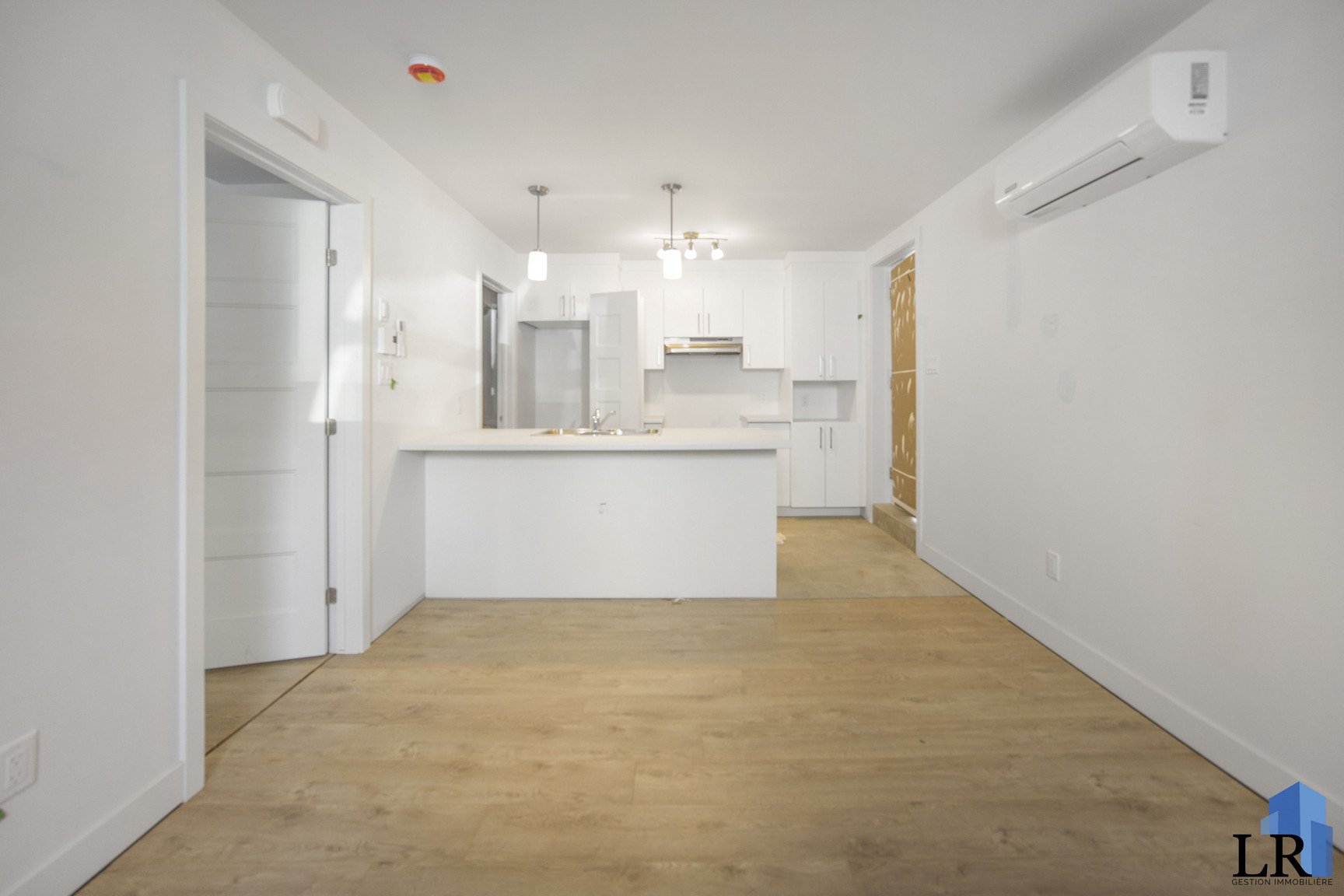 1219 Rue Notre Dame — photo 2