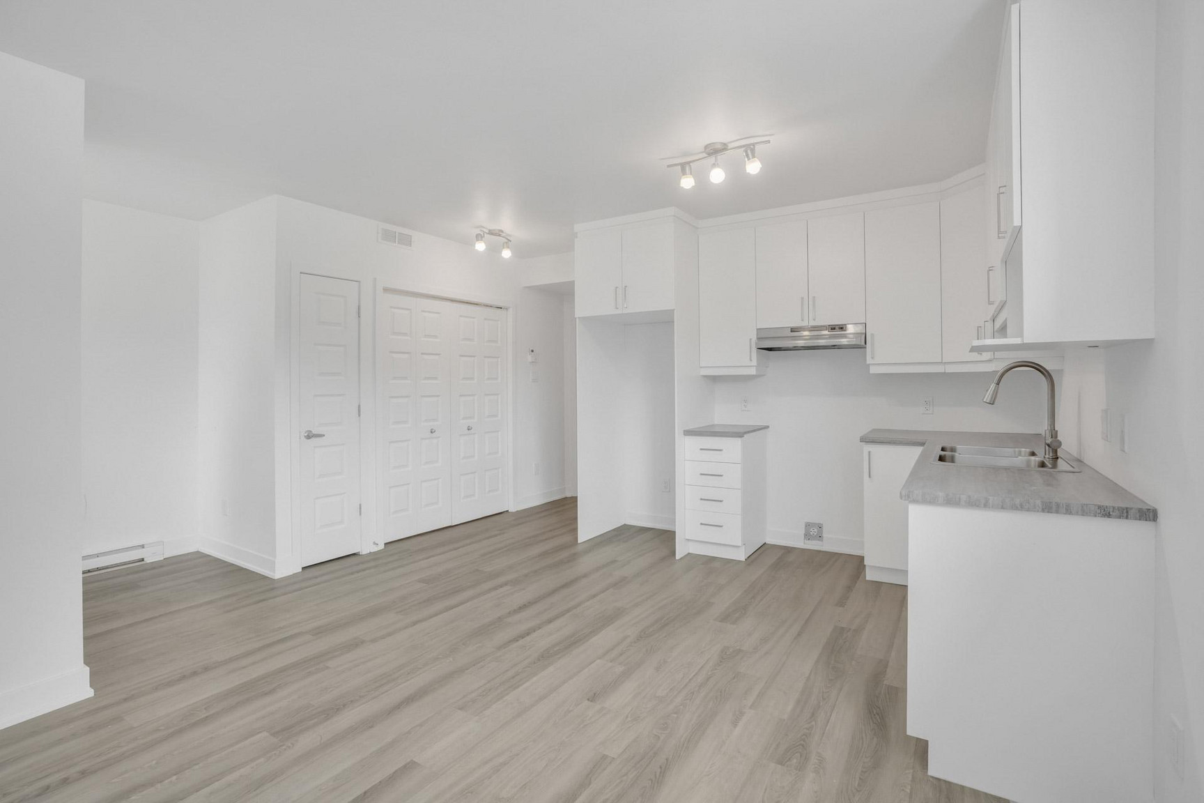 1515 Boulevard Saint-René Est — photo 3