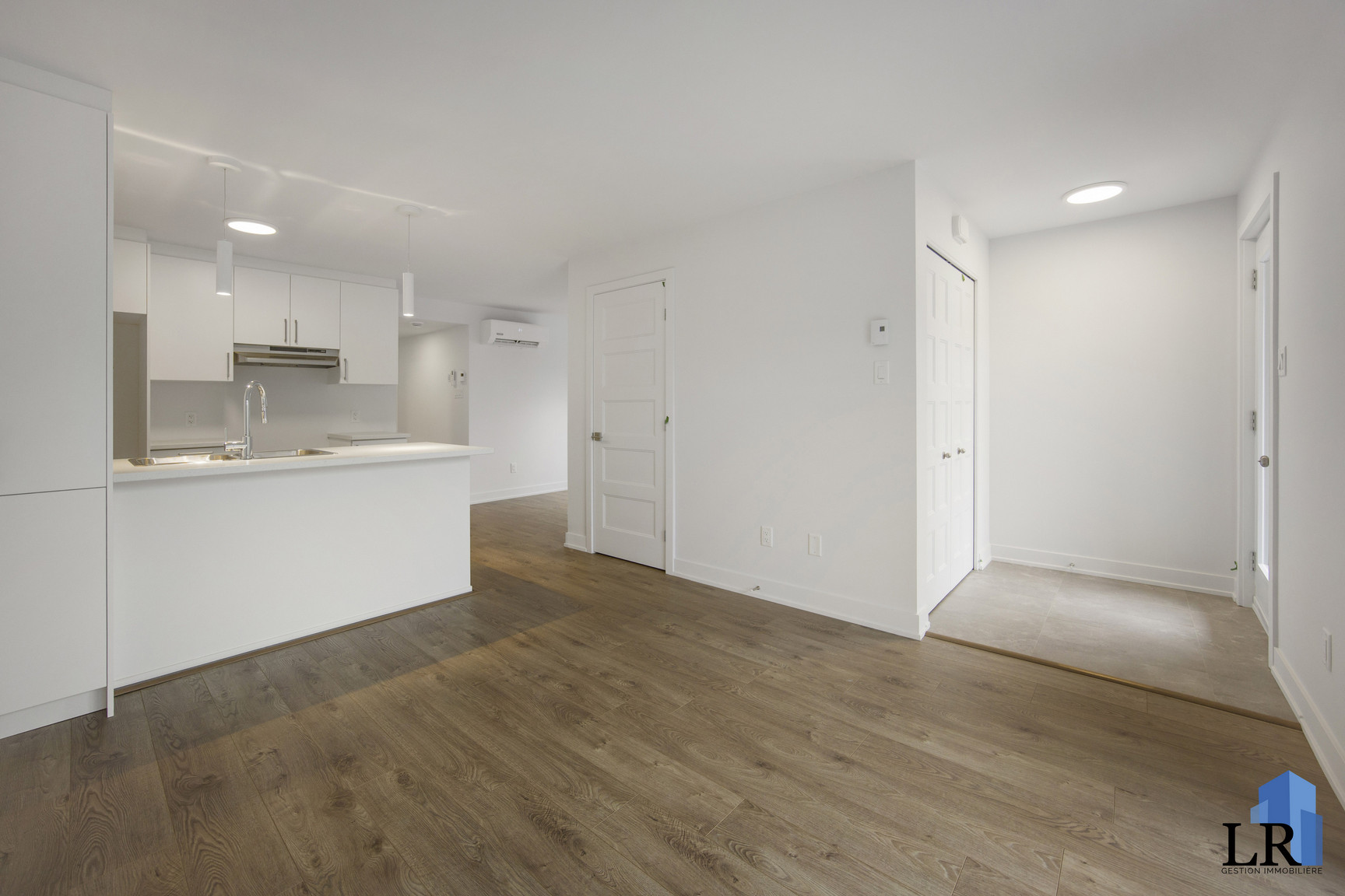 1219 Rue Notre Dame — photo 3