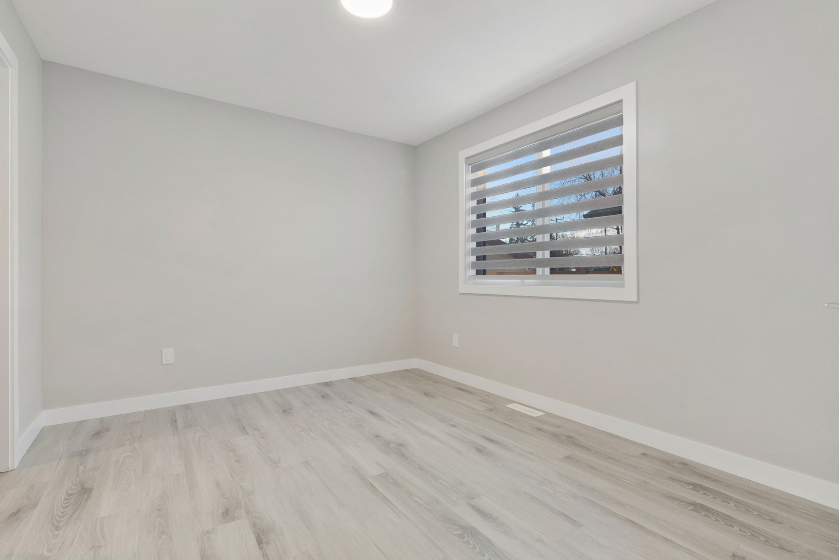 9823 154 Street - Photo 16