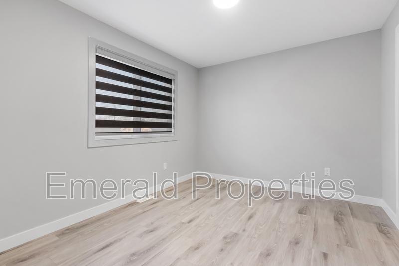 10441 132 St NW - Photo 55