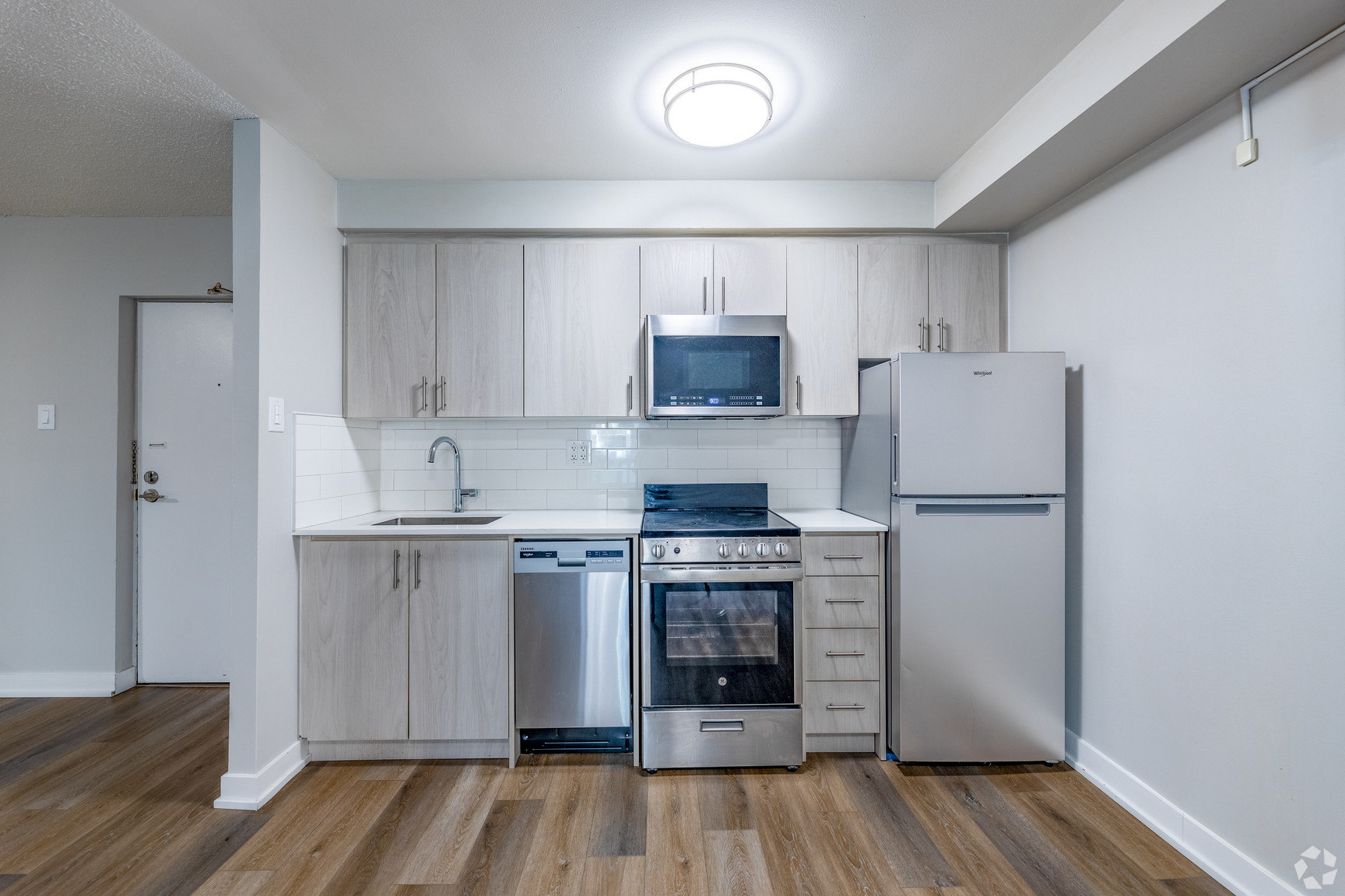Sherwood Court Apartments - Photo 4